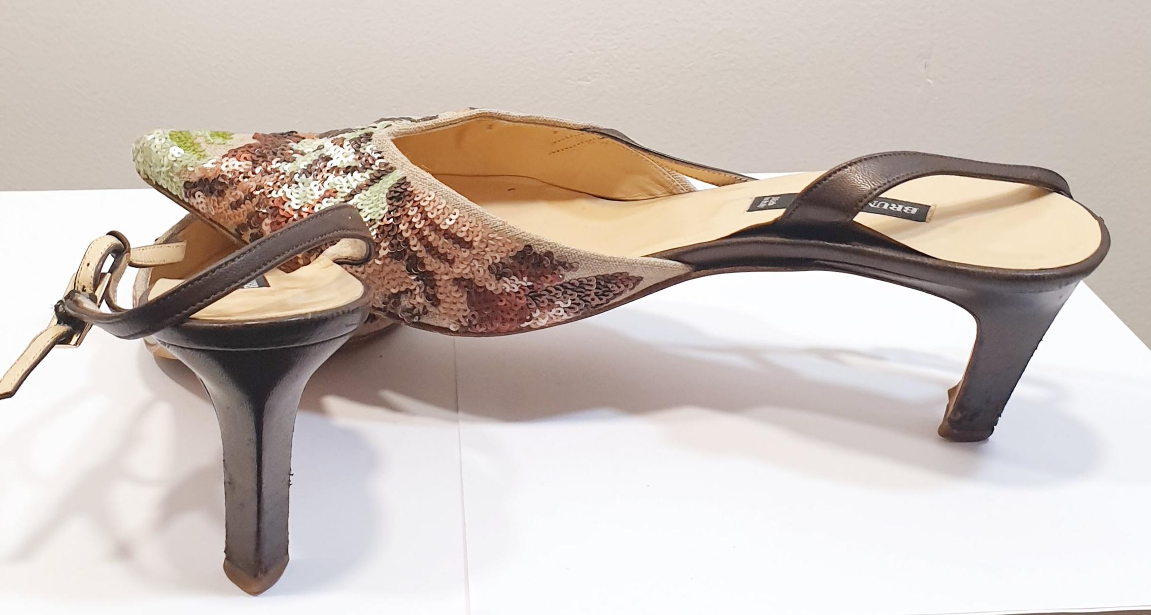 Sandales à talons beiges avec sequins de Bruno Magli Pour femmes en vente