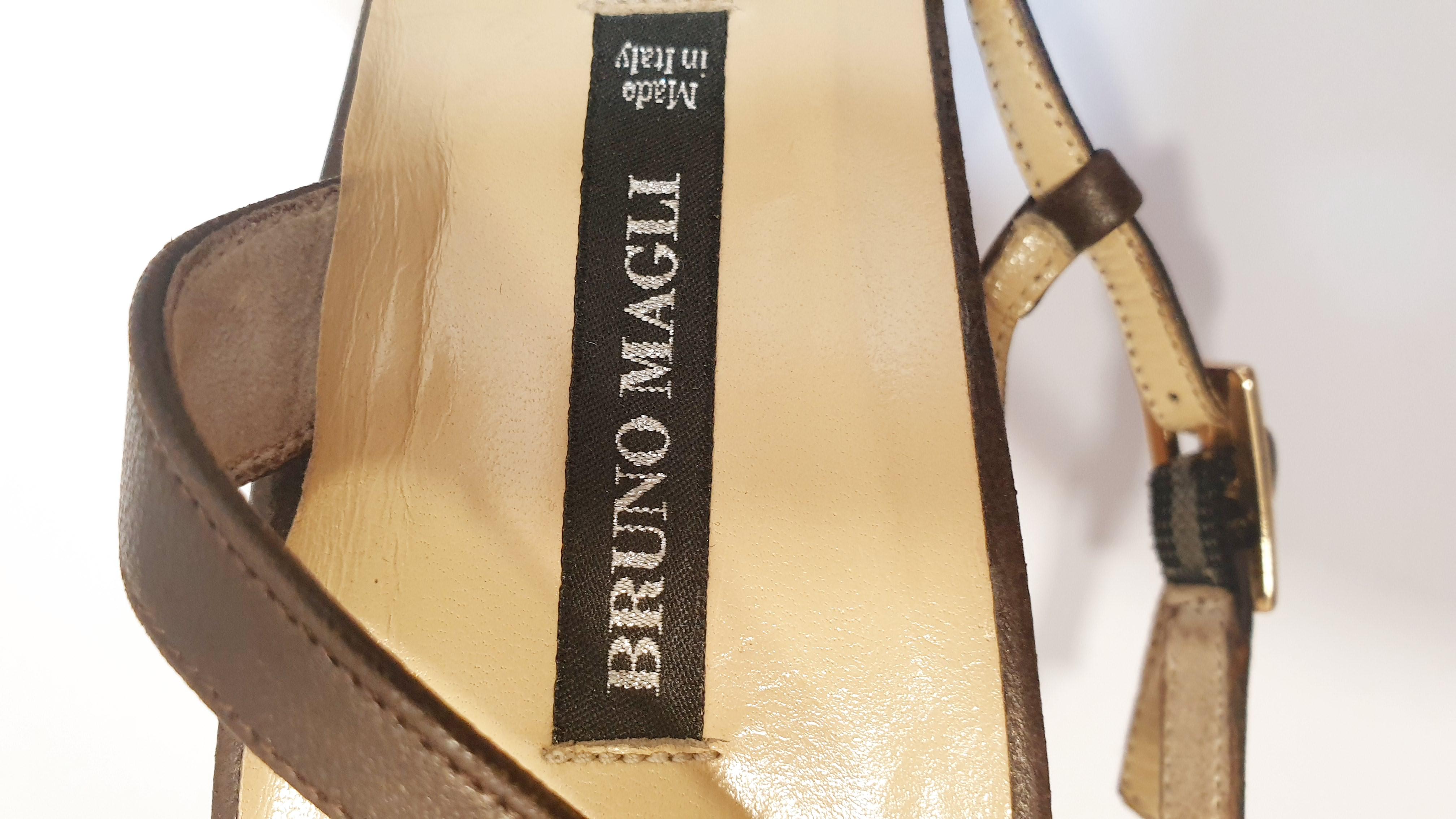 Sandalias de tacón beige con lentejuelas de Bruno Magli en venta 2