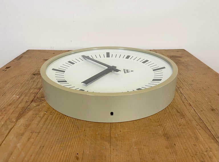 Beige Industrial Bakelite Wall Clock From Pragotron, 1970s For Sale 3
