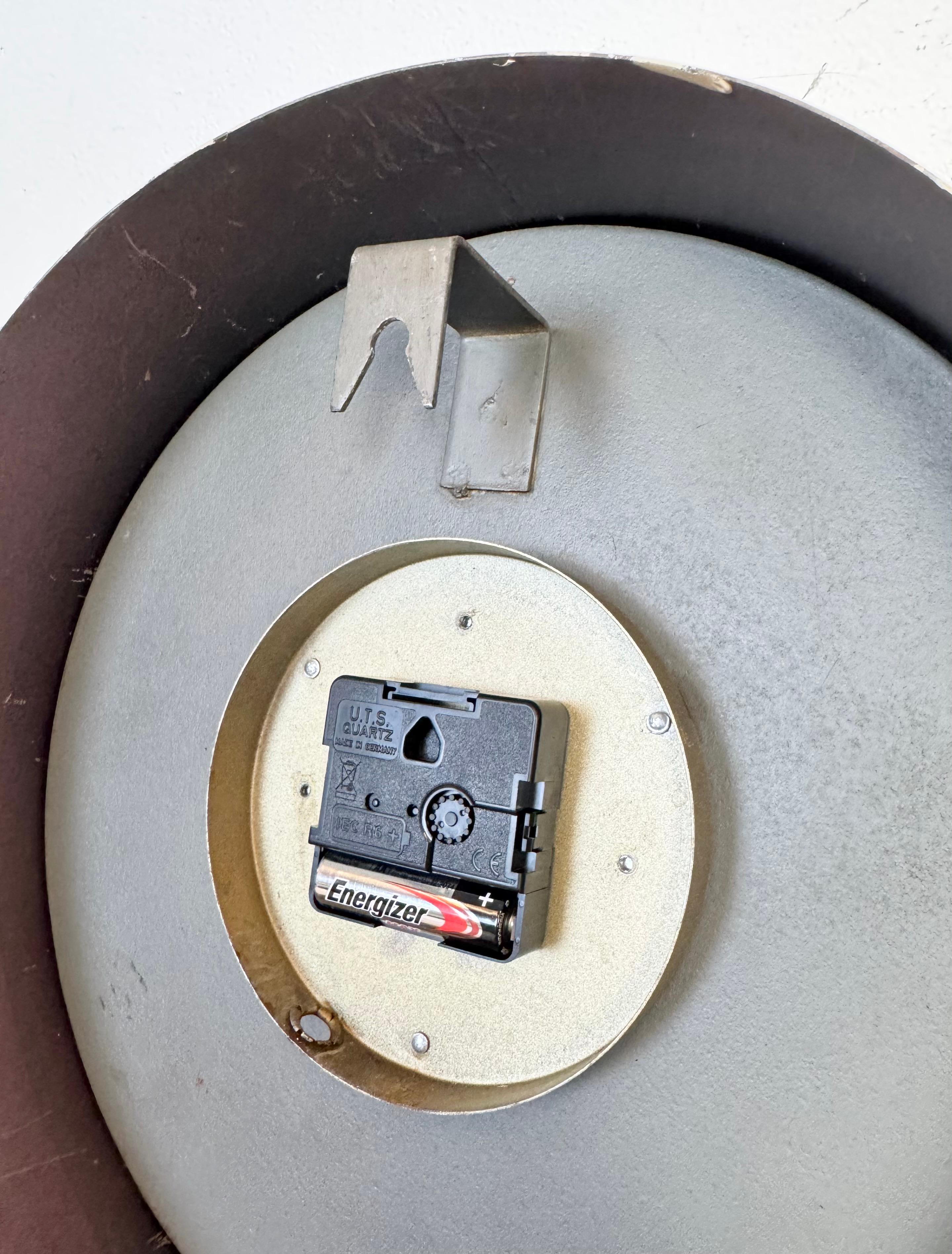 Horloge murale industrielle beige d'IBM, années 1950 10