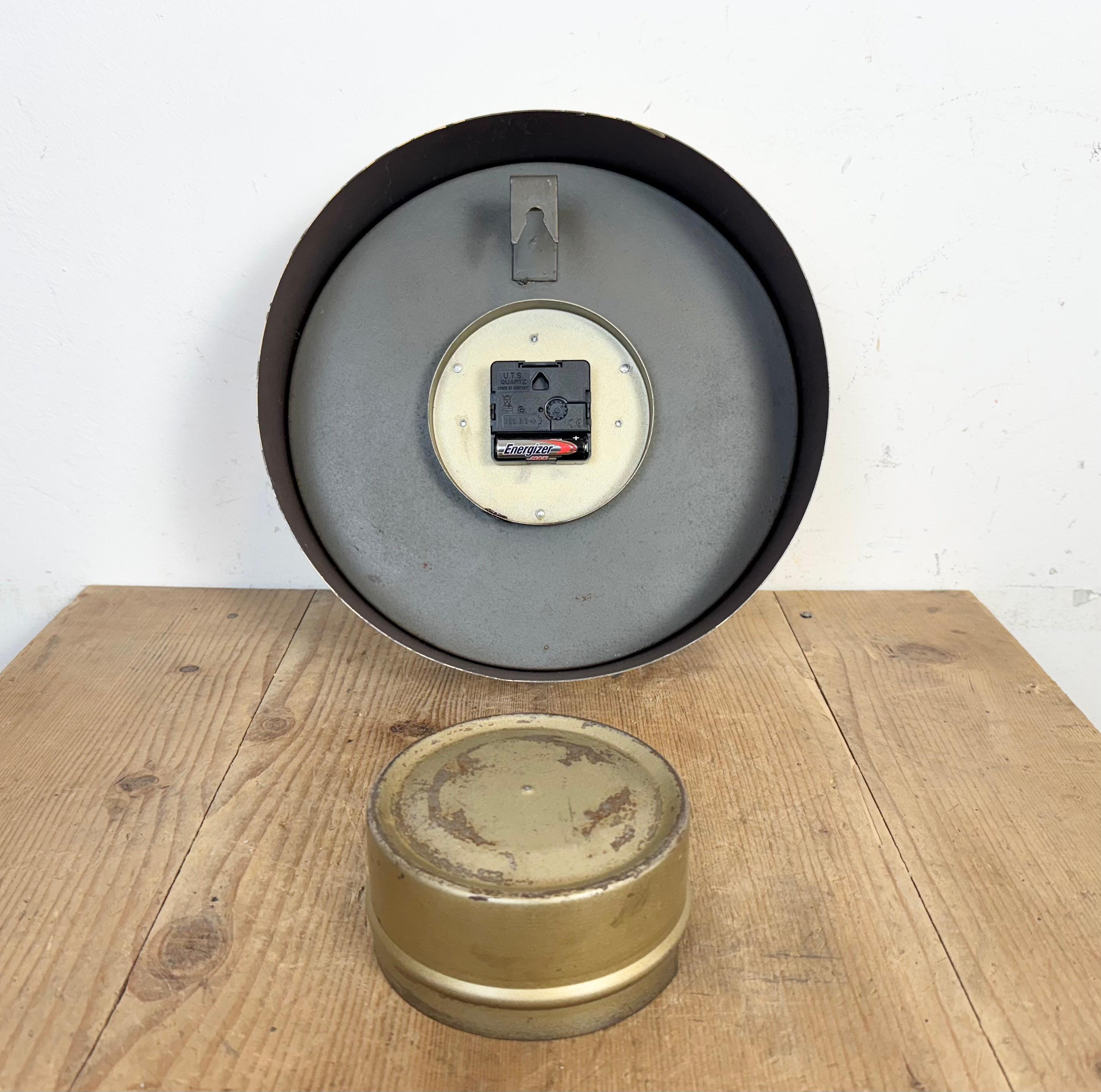Horloge murale industrielle beige d'IBM, années 1950 11
