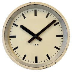 Horloge murale industrielle beige d'IBM, années 1950
