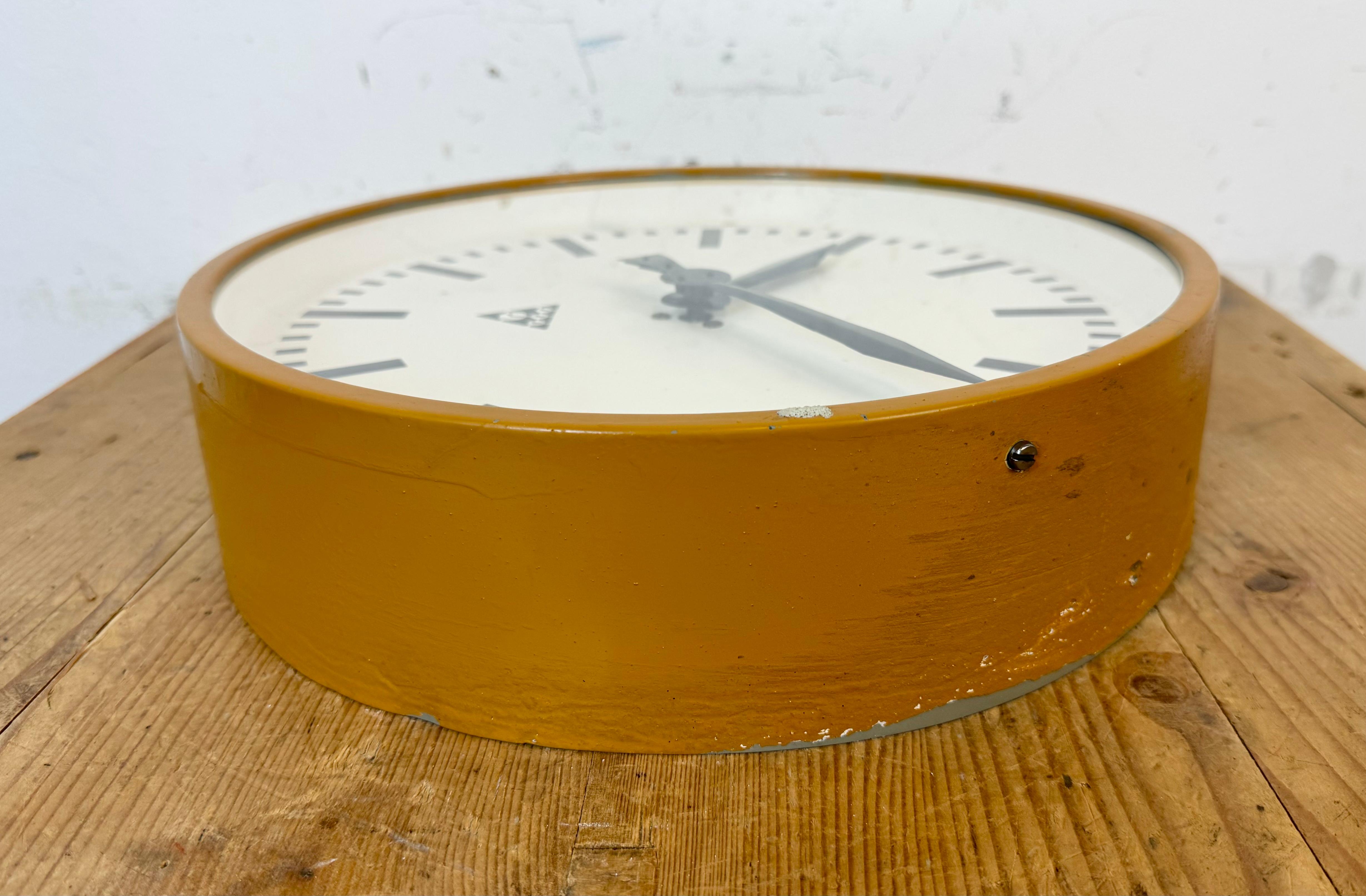 Beige Industrial Factory Wall Clock from Pragotron, 1960s For Sale 5