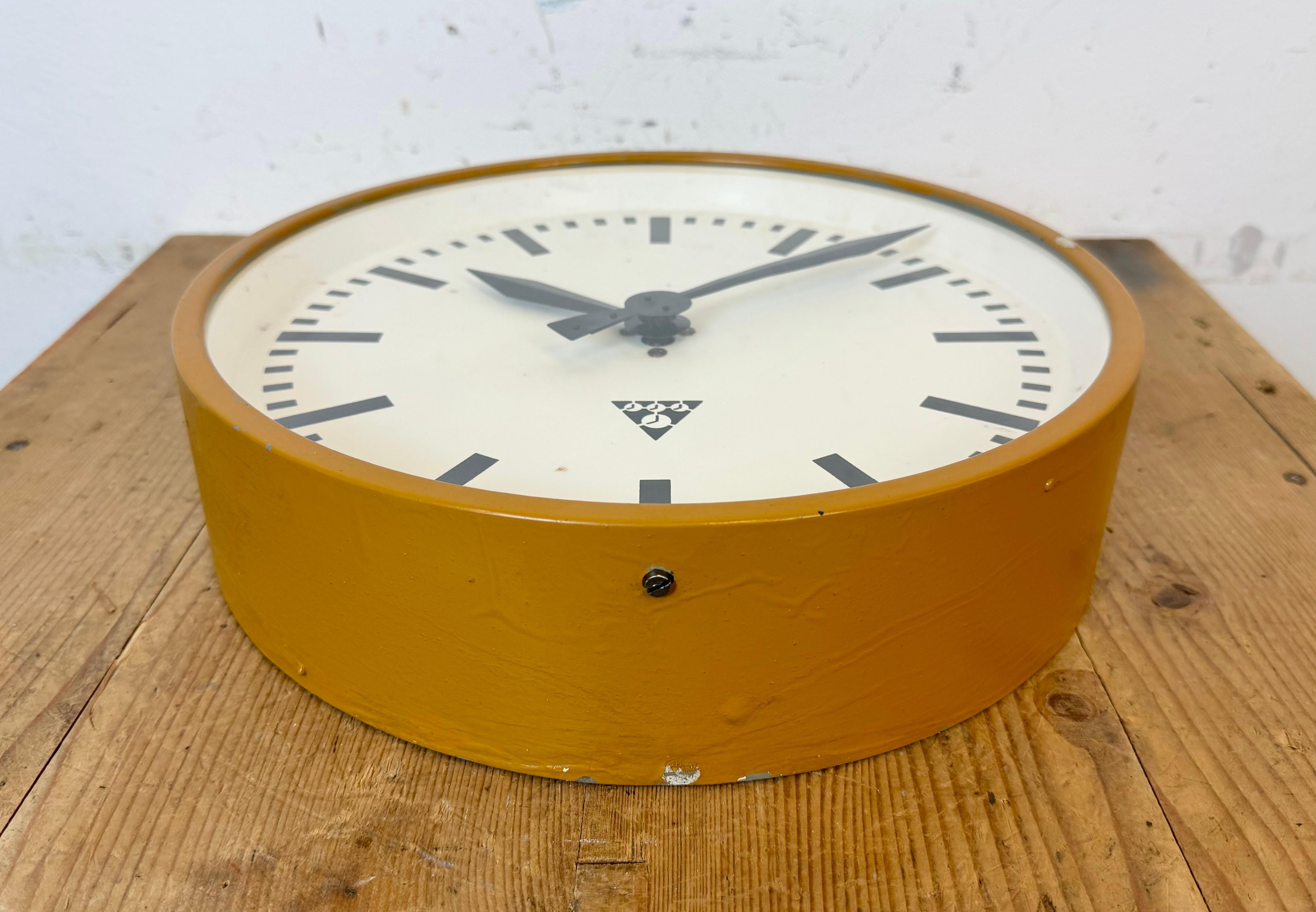 Beige Industrial Factory Wall Clock from Pragotron, 1960s For Sale 2