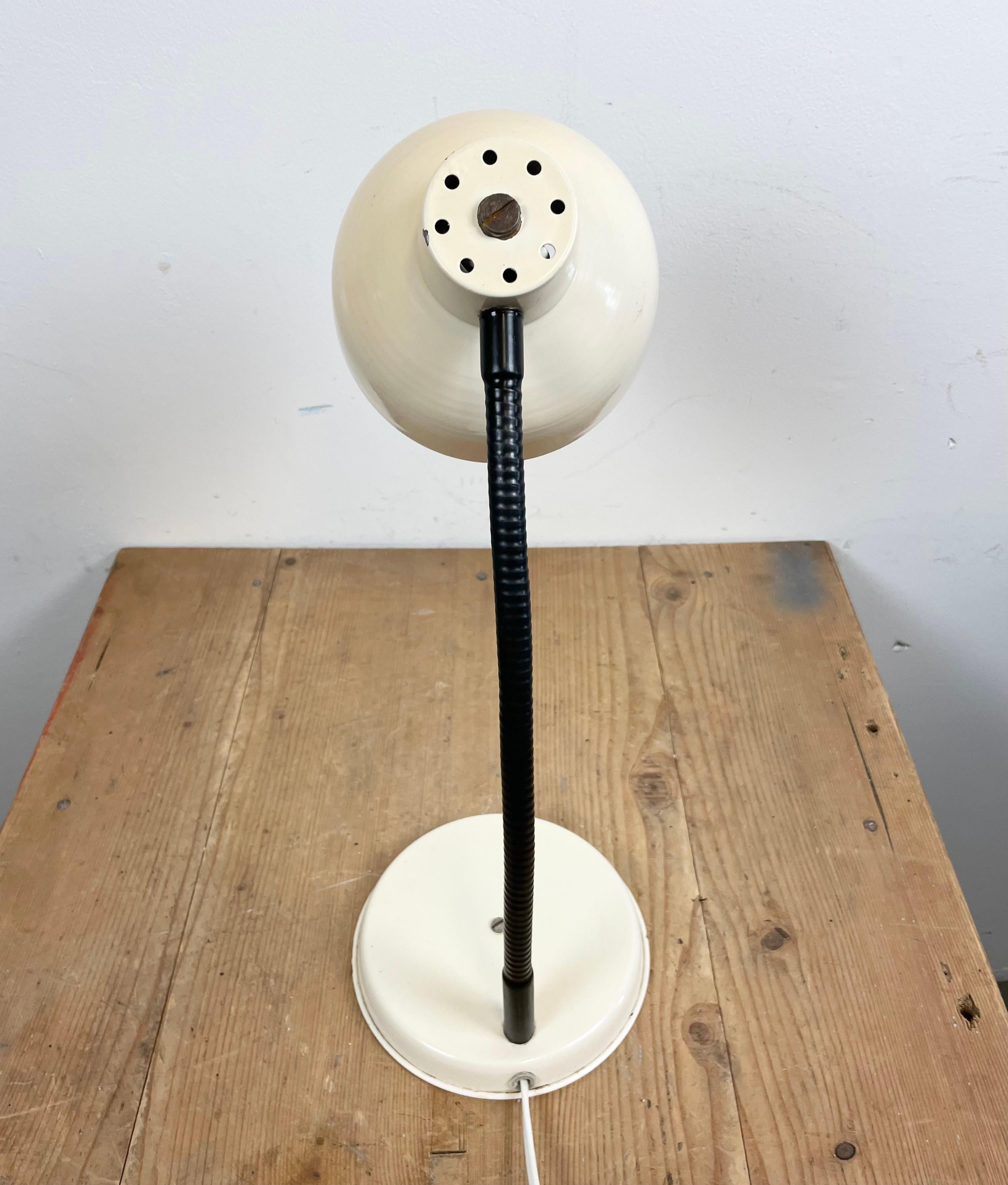 Beige Industrial Gooseneck Table Lamp, 1960s For Sale 4