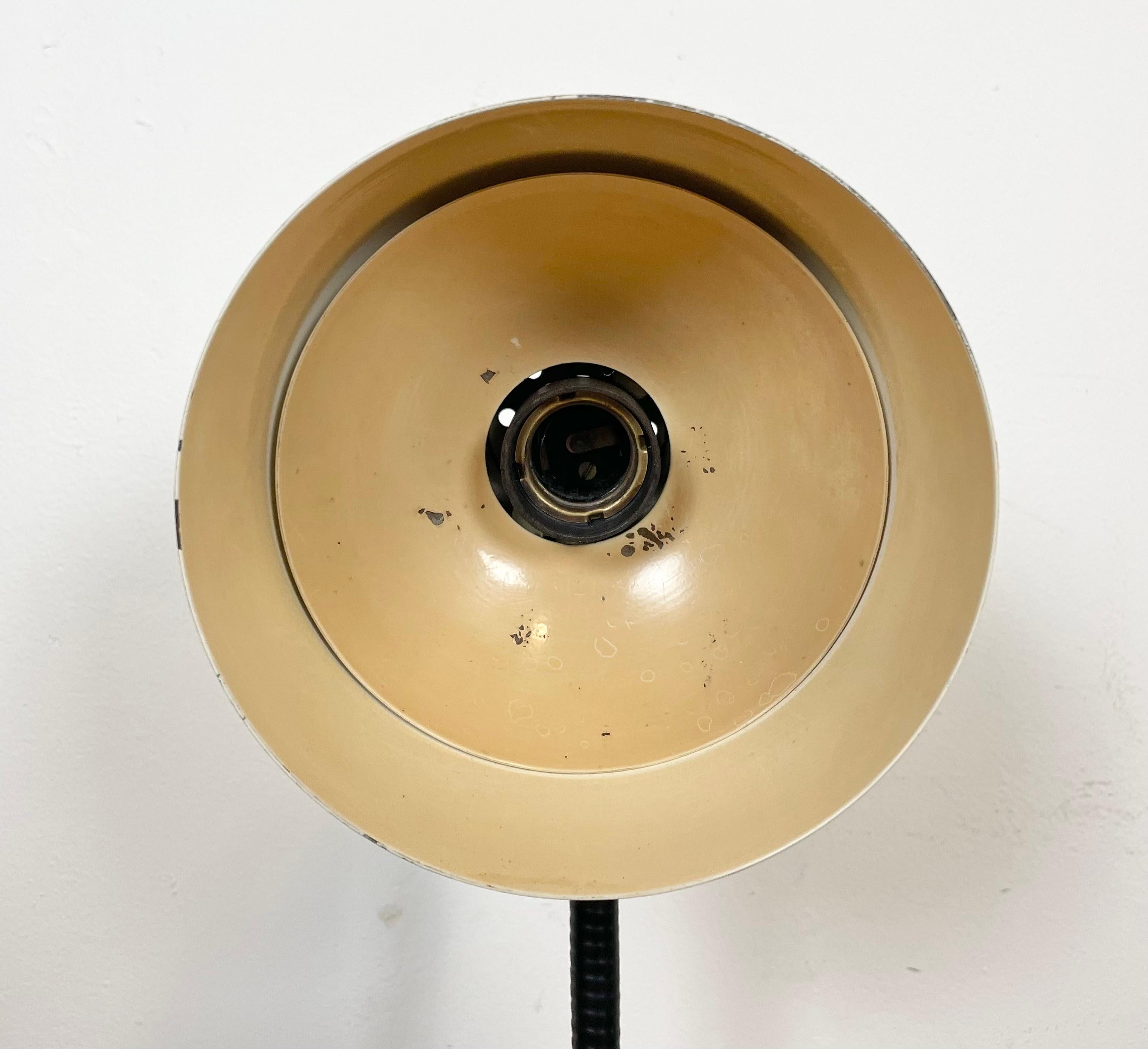 Beige Industrial Gooseneck Table Lamp, 1960s For Sale 7