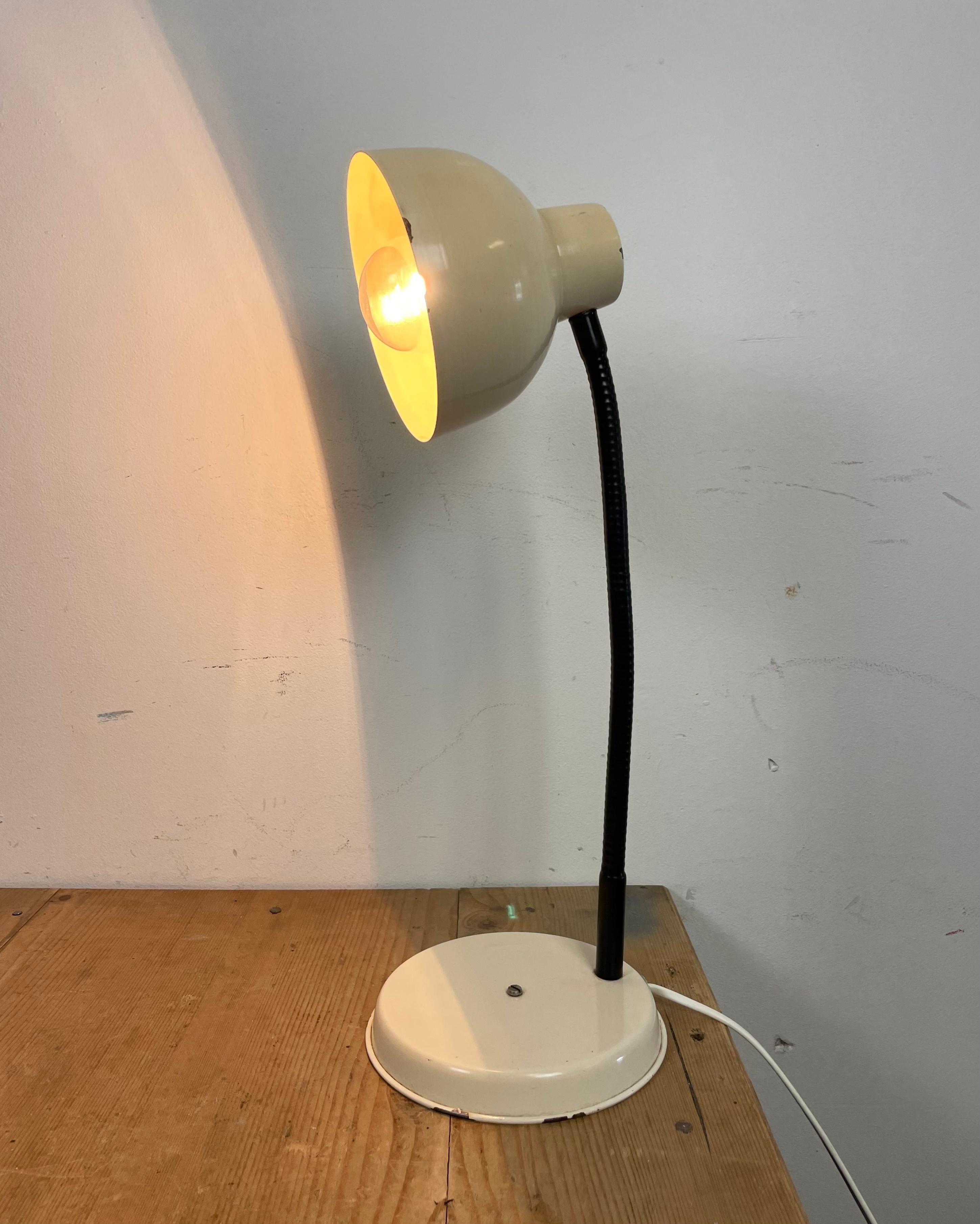 Beige Industrial Gooseneck Table Lamp, 1960s For Sale 9