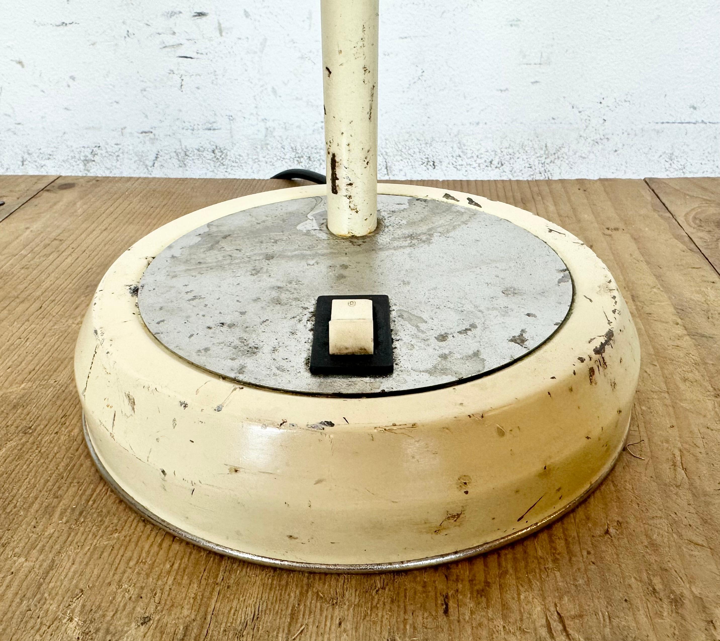 Industrielle Gooseneck-Tischlampe in Beige, 1960er-Jahre 9