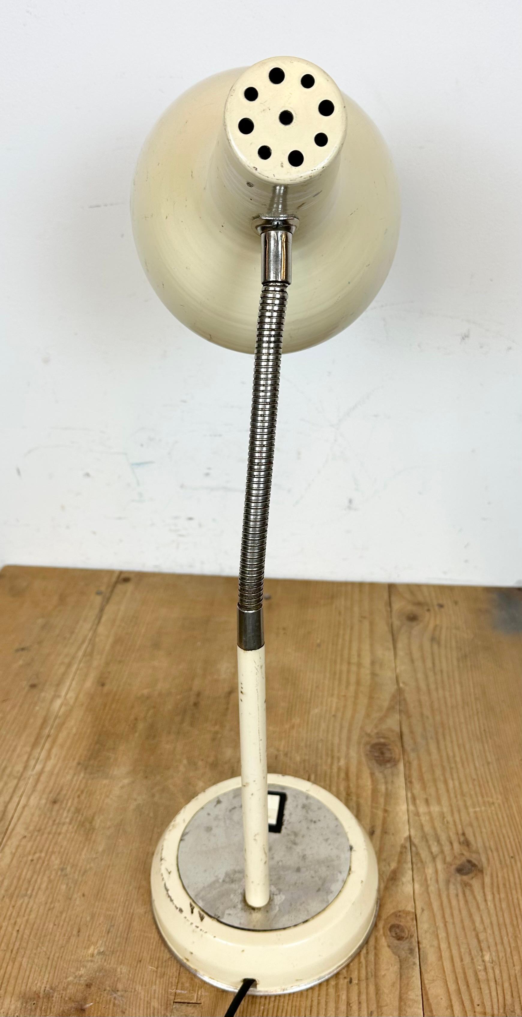 Beige Industrial Gooseneck Table Lamp, 1960s For Sale 11