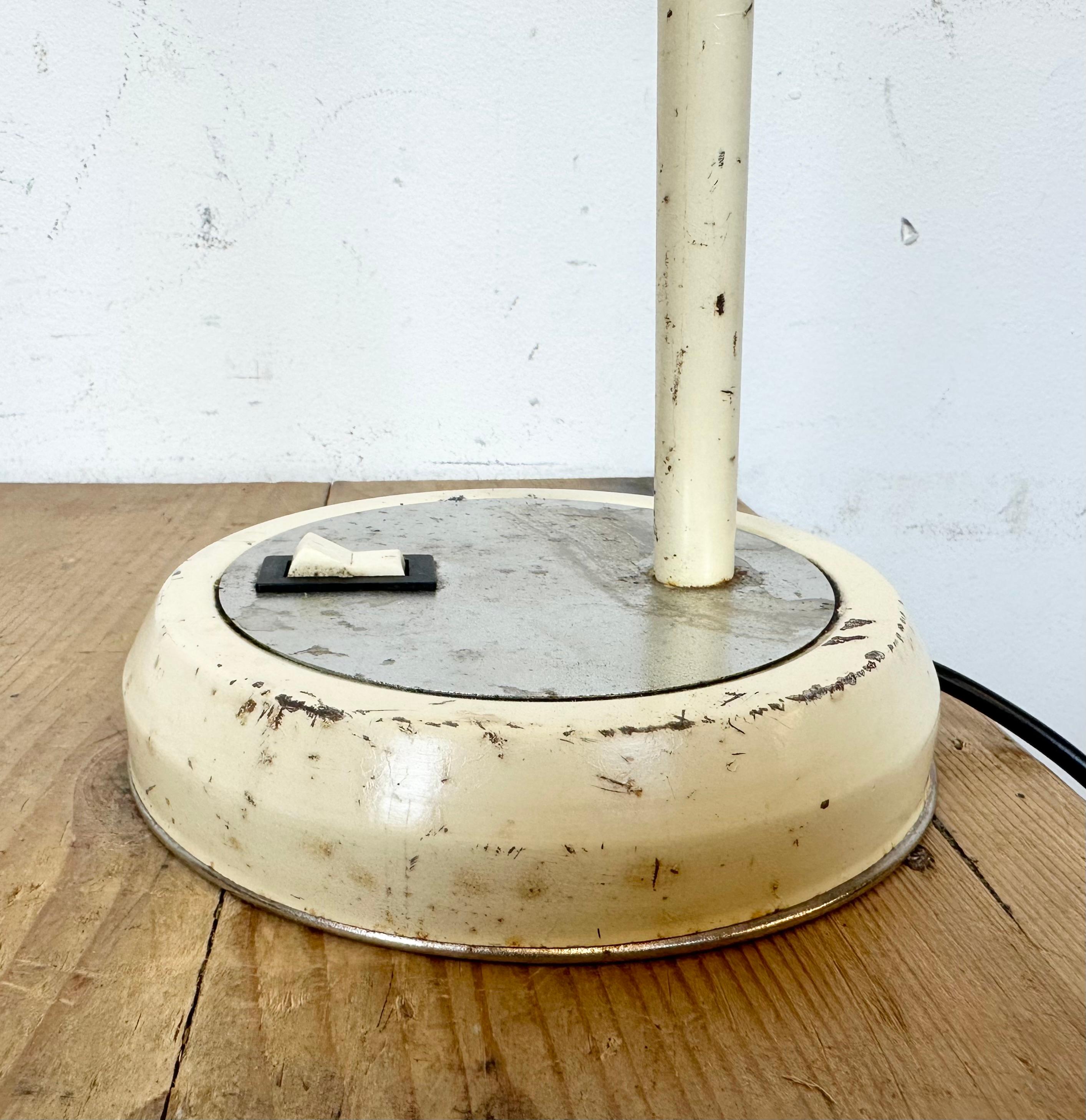 Beige Industrial Gooseneck Table Lamp, 1960s For Sale 1