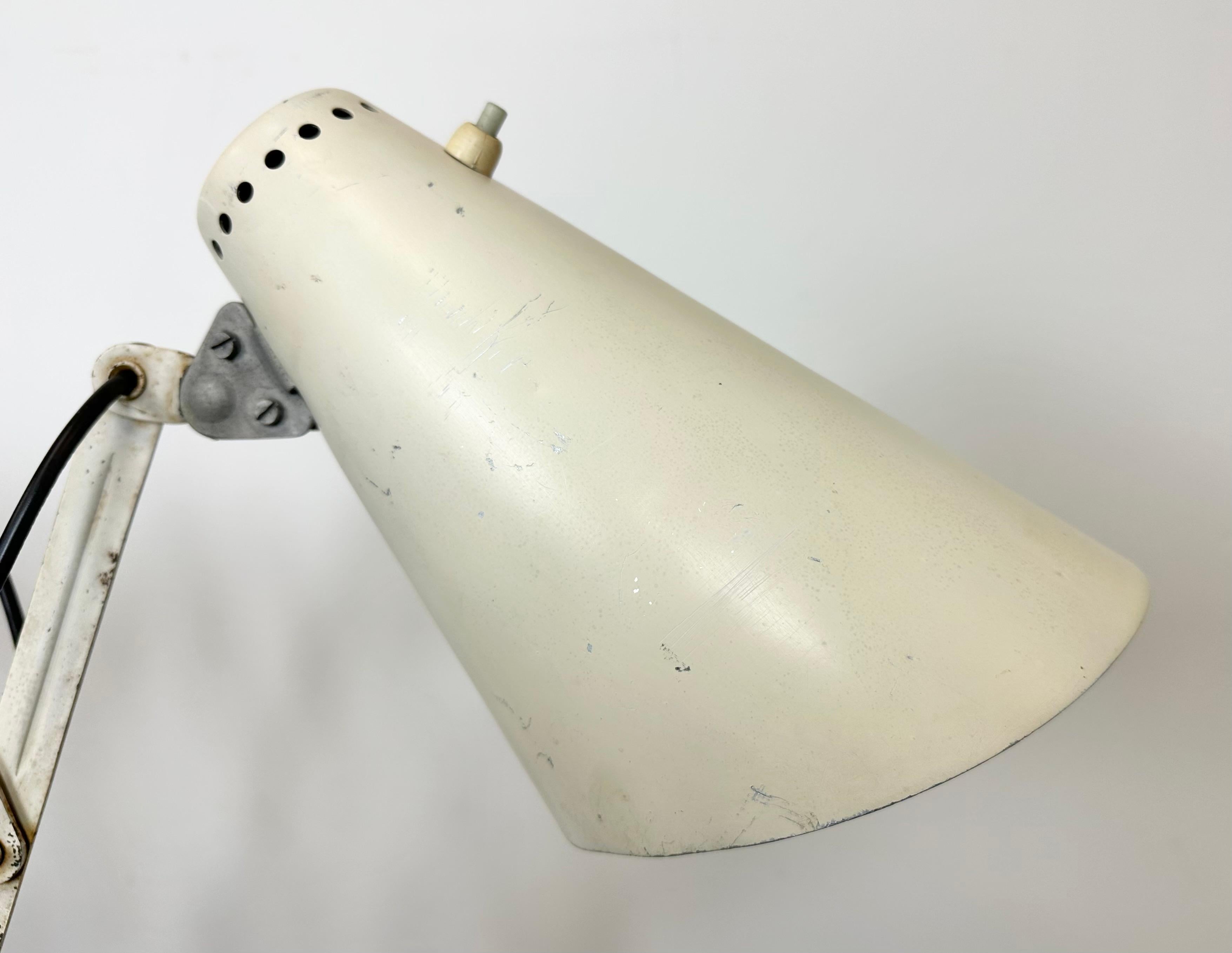 Lampe murale à ciseaux industrielle beige du milieu du siècle, années 1950 en vente 8
