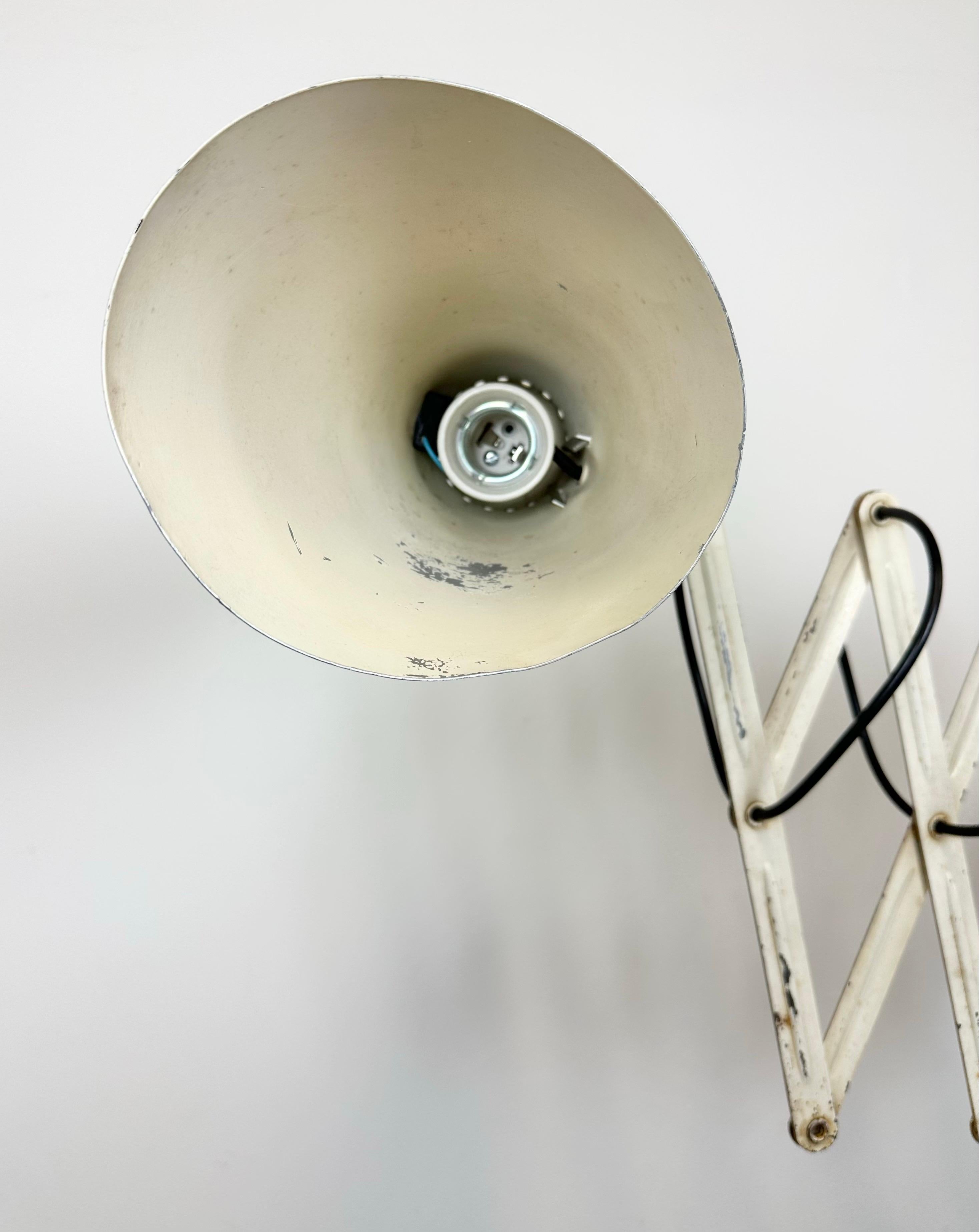 Beige Industrial Midcentury Scissor Wall Lamp, 1950s For Sale 2