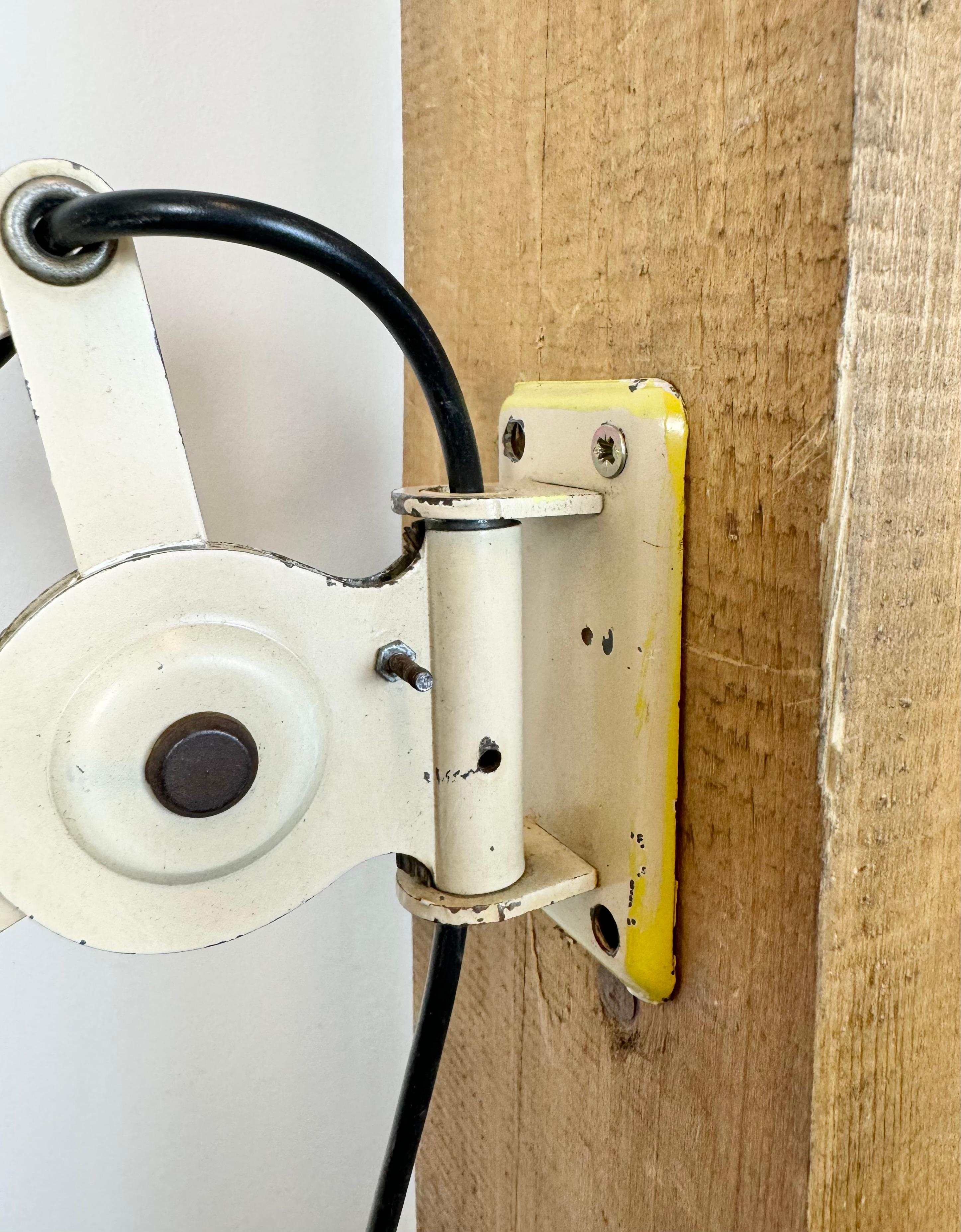Beige Industrial Midcentury Scissor Wall Lamp from Wila Leuchten, 1960s In Good Condition For Sale In Kojetice, CZ