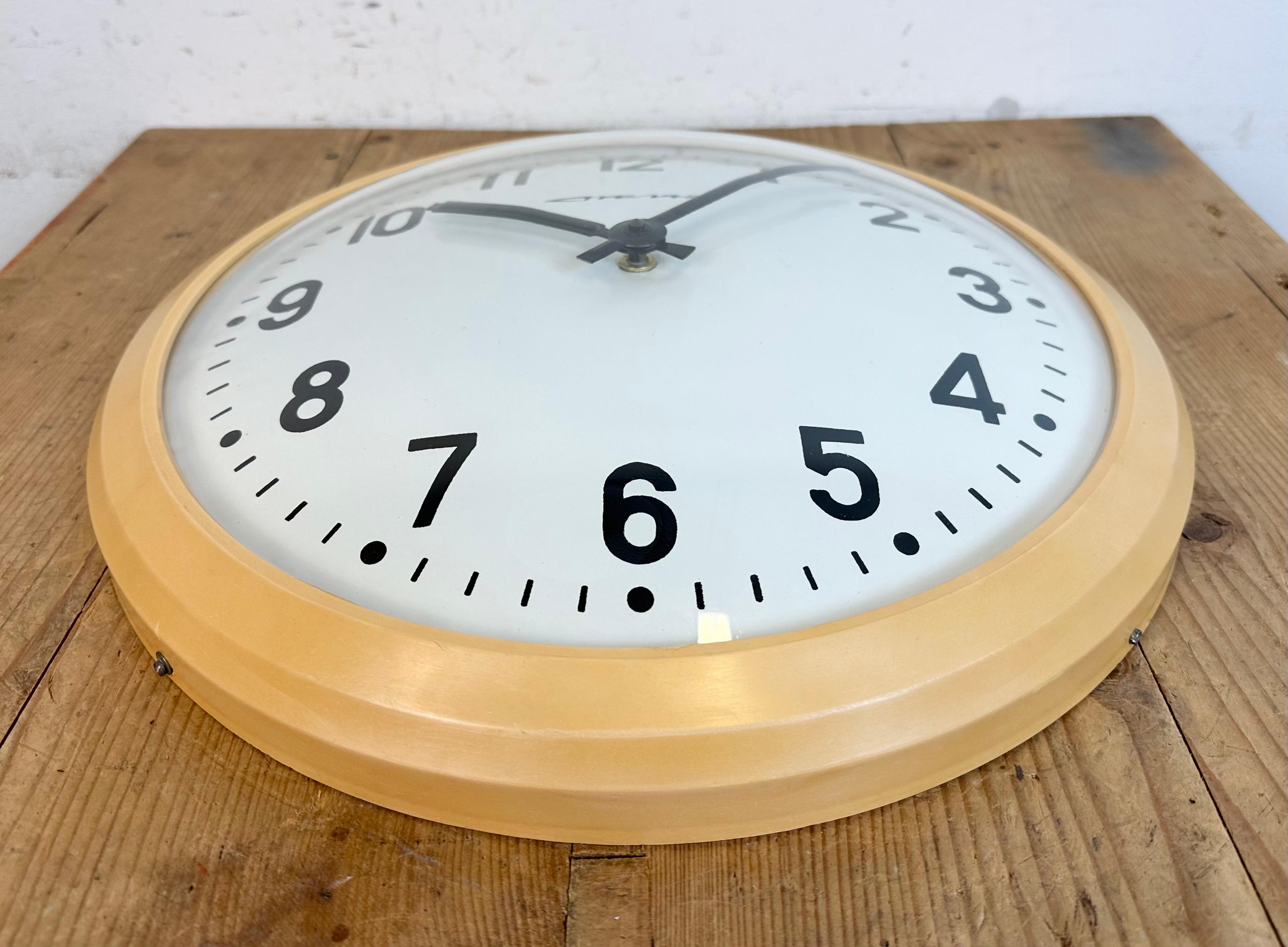 Beige Industrial Soviet Bakelite Factory Wall Clock from Strela, 1960s For Sale 2