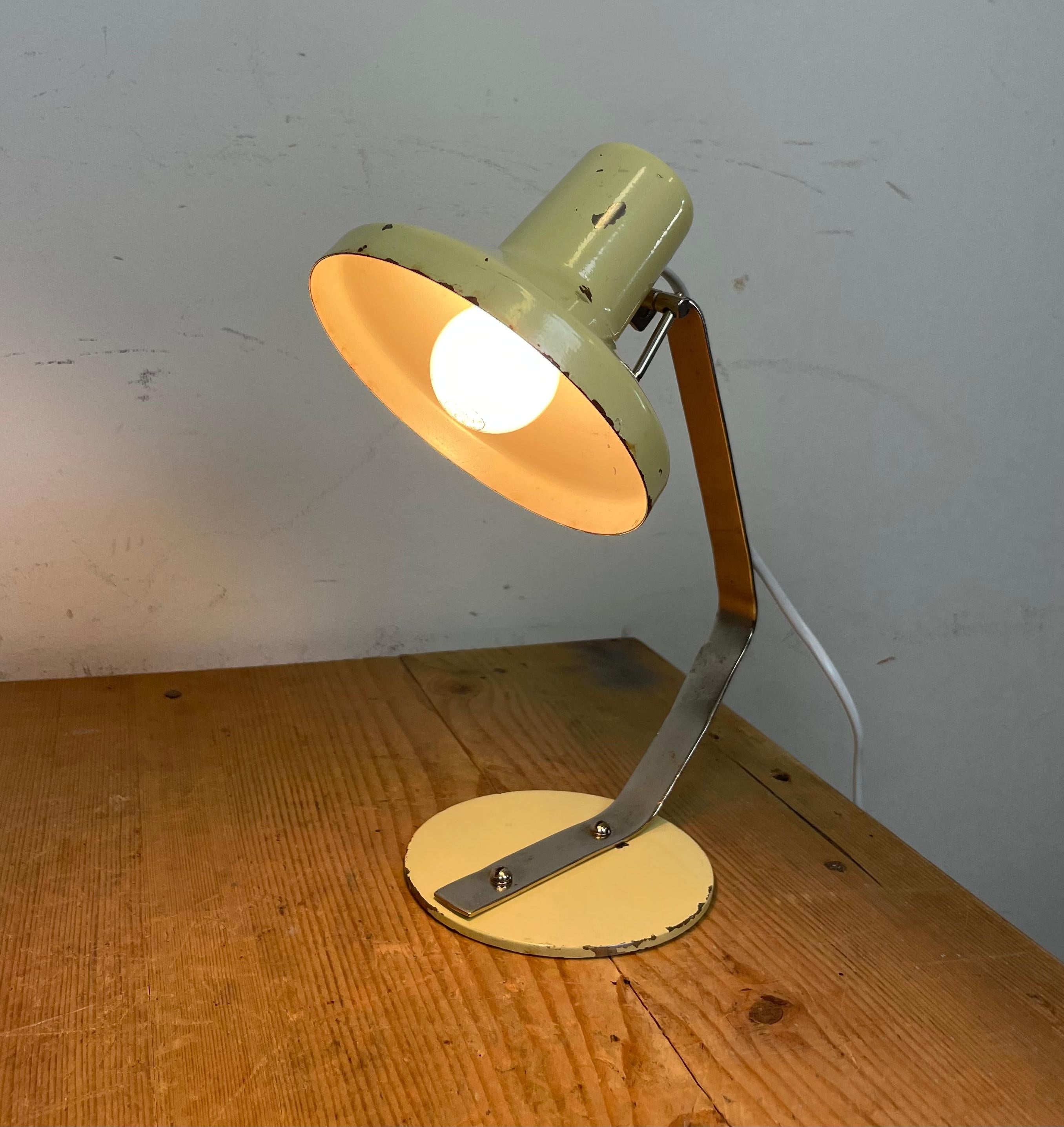 Lampada da tavolo industriale beige di Metal Mot, anni '60 in vendita 1