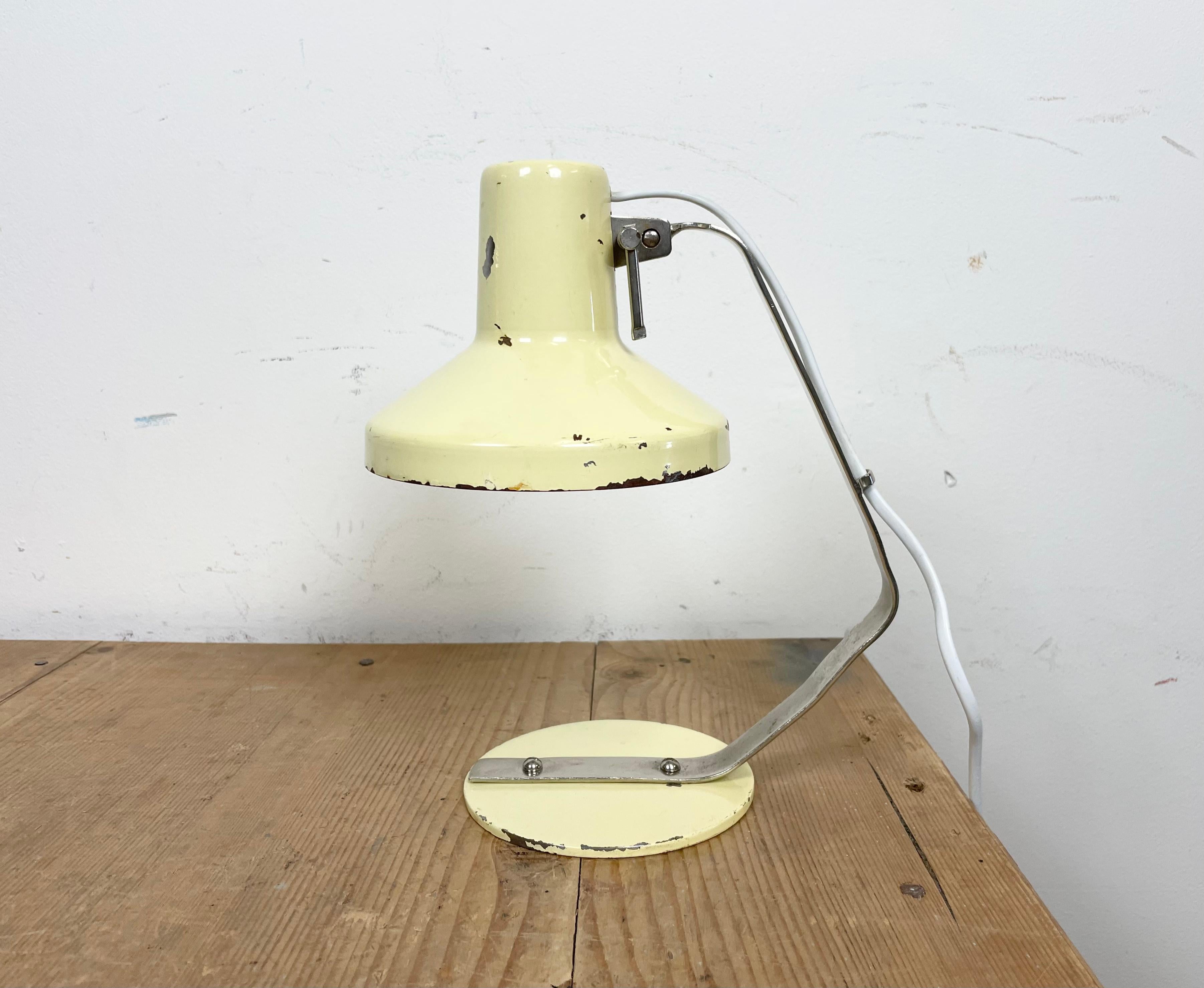 Lampada da tavolo industriale beige di Metal Mot, anni '60 in vendita 3