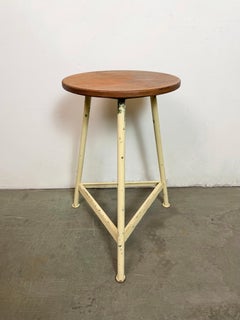 Taburete de taller industrial beige, años 60