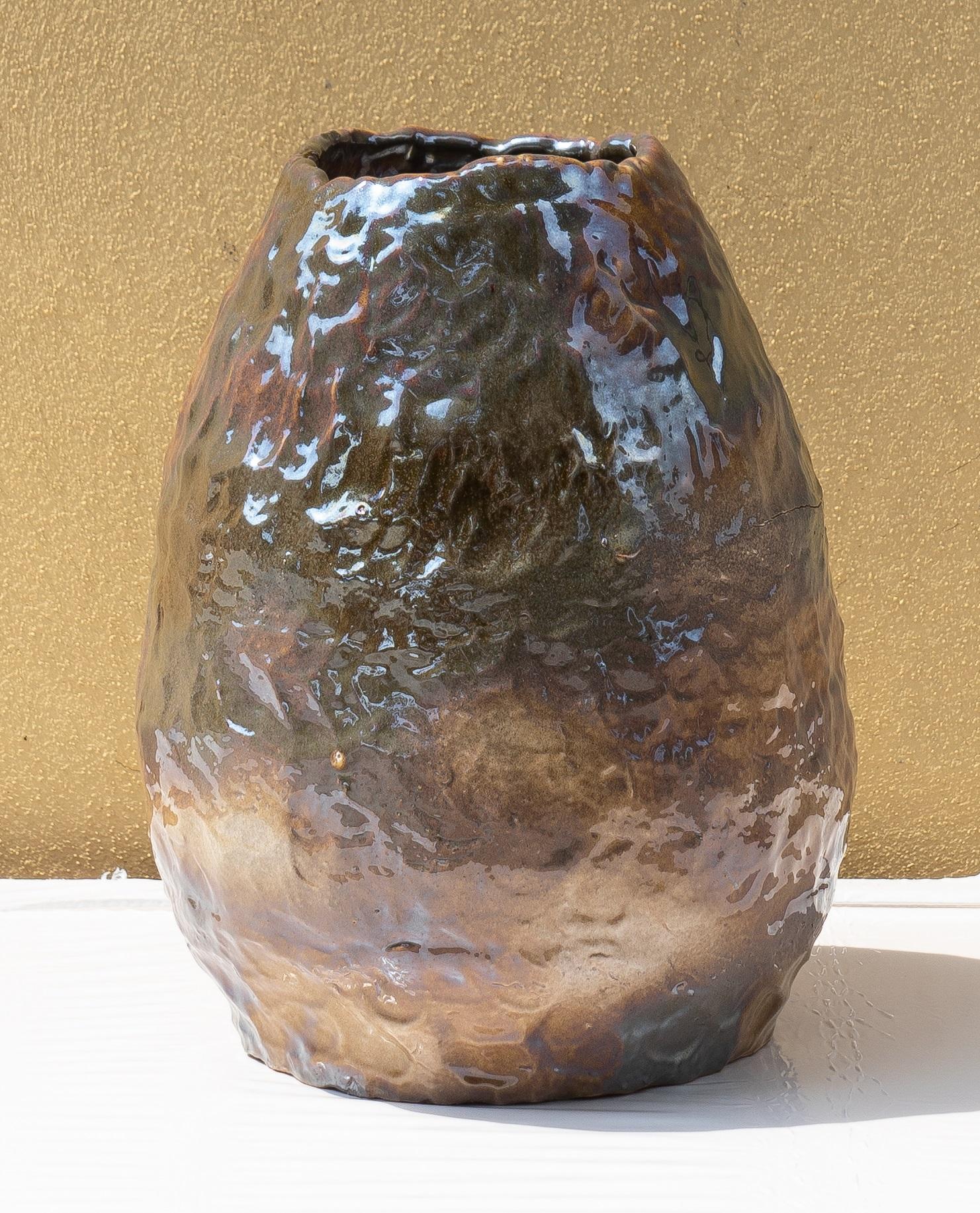 Modern Beige Iridescent Vase by Daniele Giannetti For Sale