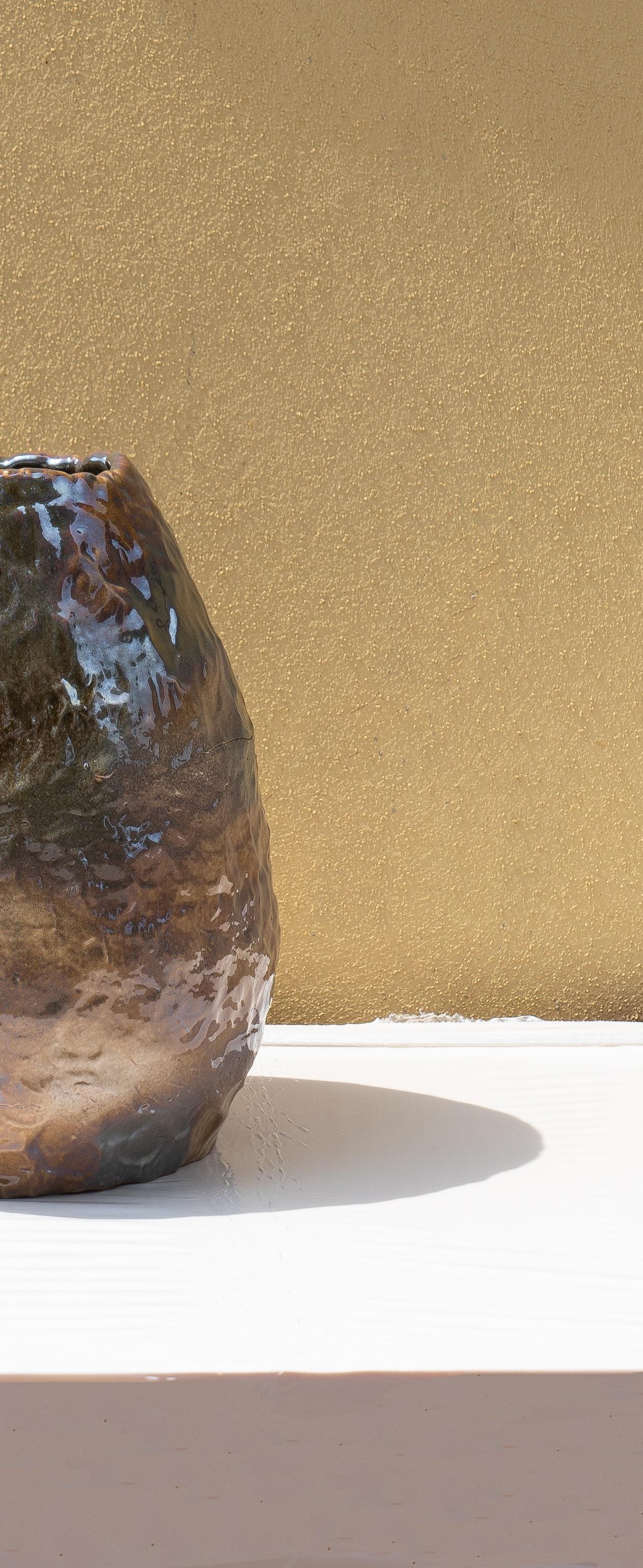 Italian Beige Iridescent Vase by Daniele Giannetti For Sale