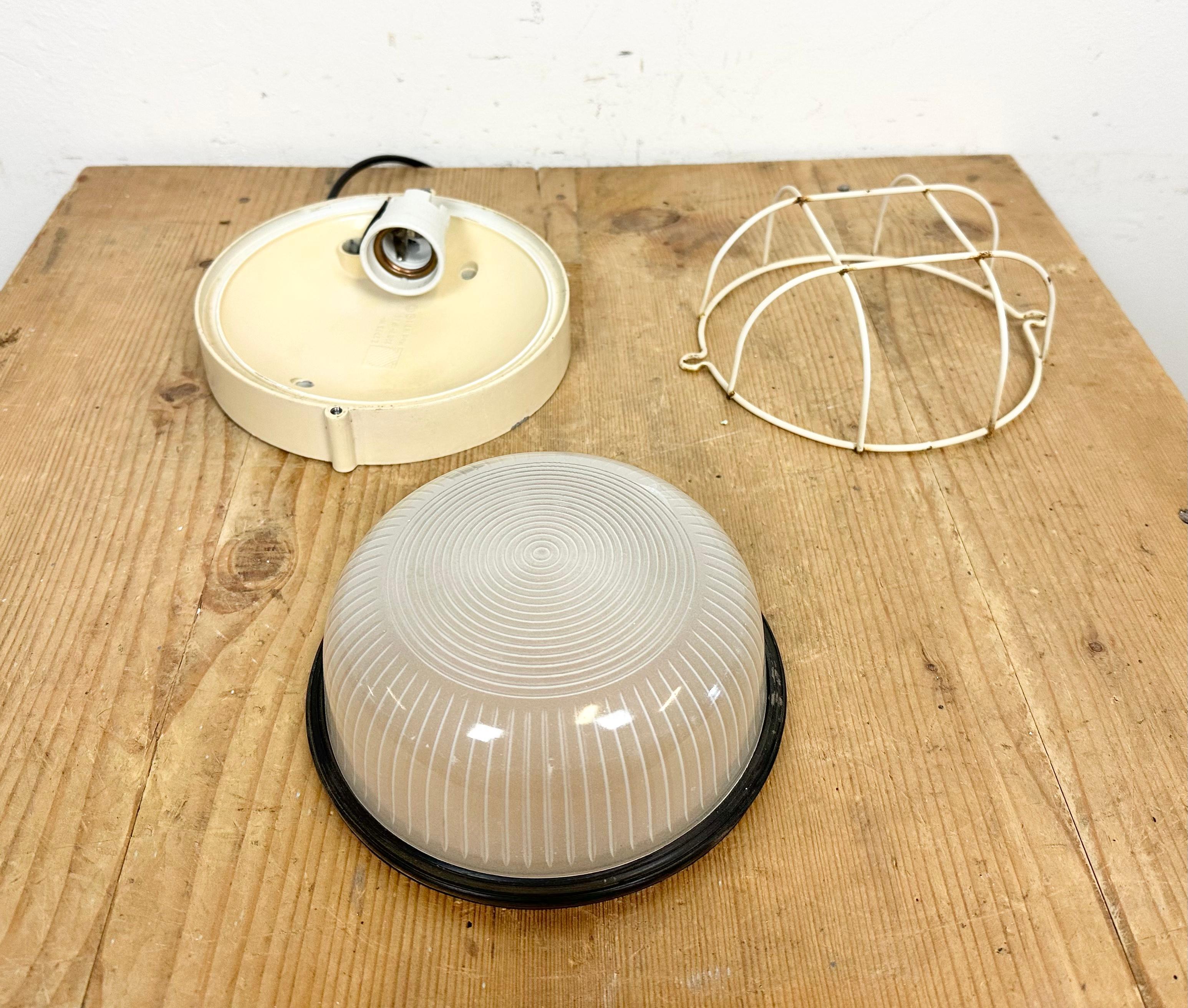 Beige Italian Industrial Iron Wall or Ceiling Light, 1970s For Sale 9