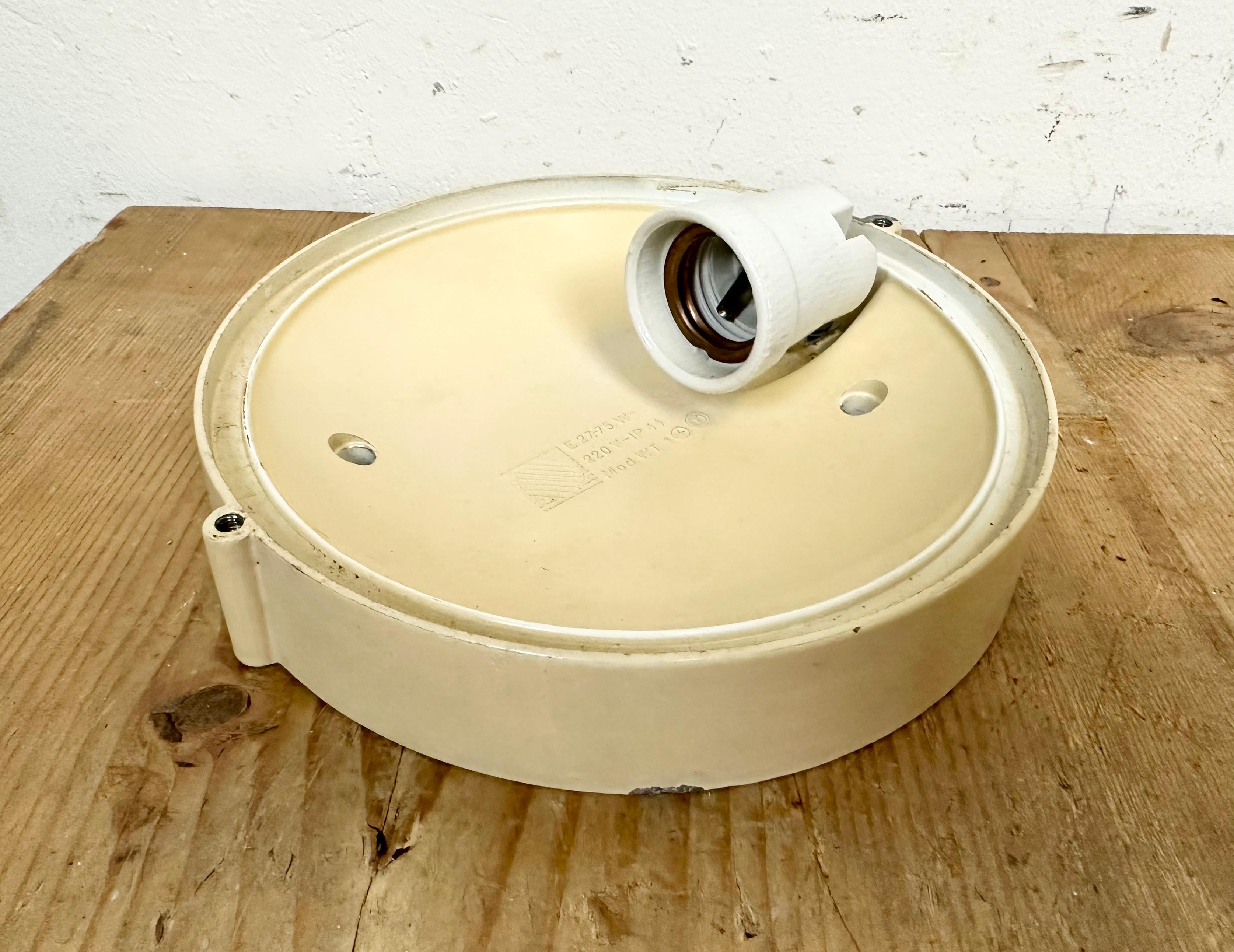 Beige Italian Industrial Iron Wall or Ceiling Light, 1970s For Sale 10