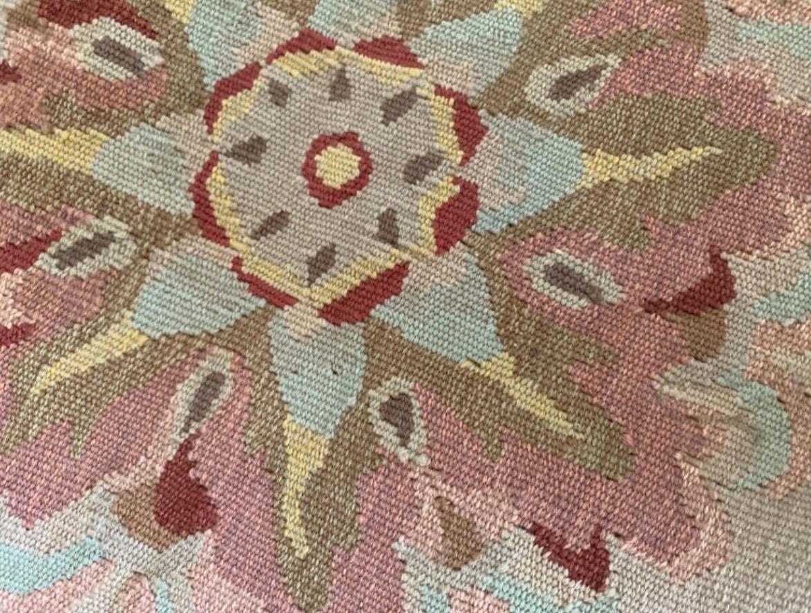 Cuscino quadrato a punta d'ago French Provincial Floral

Misura 16 x 16 pollici.

Si prega di notare che viene spedito piatto senza inserto.

Spedizione gratuita negli Stati Uniti continentali! 

   