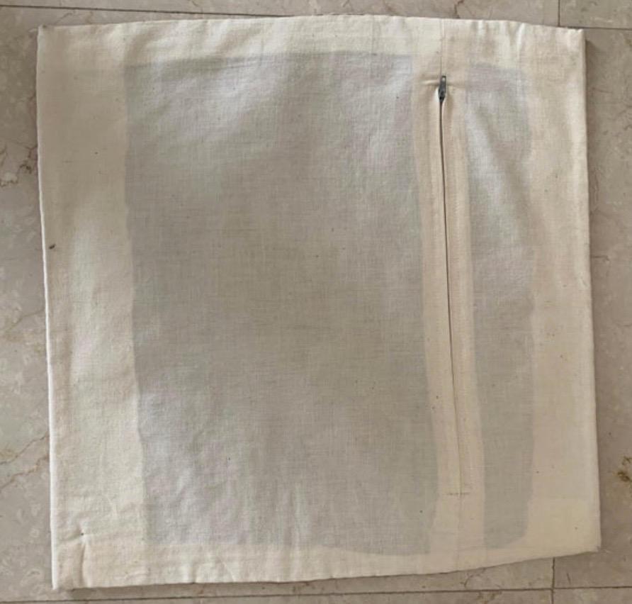 Cinese Federa quadrata a punta d'ago floreale beige e avorio in vendita