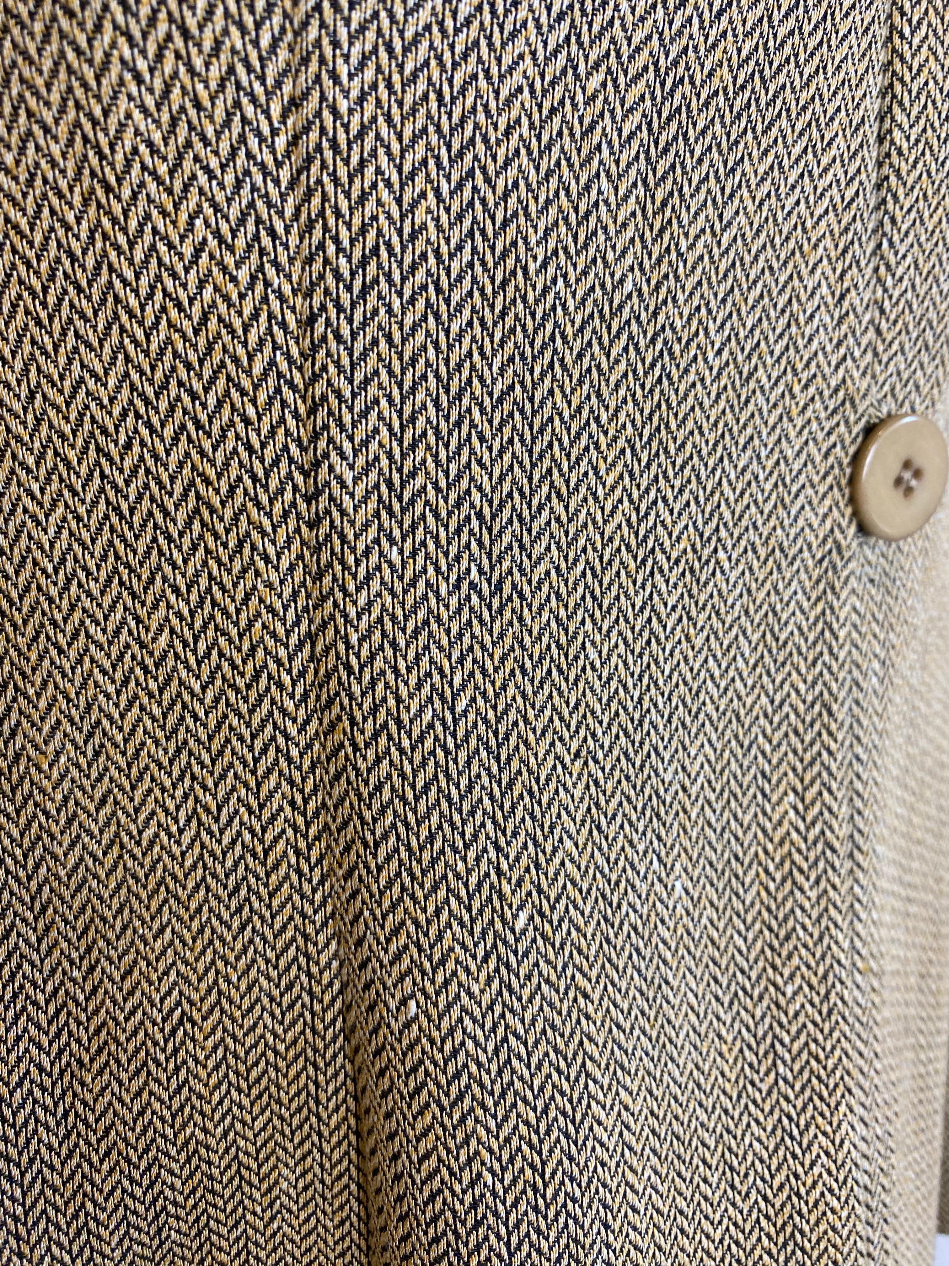 Giacca beige con dettagli delle collezioni Armani. In condizioni ottime in vendita a Carnate, IT