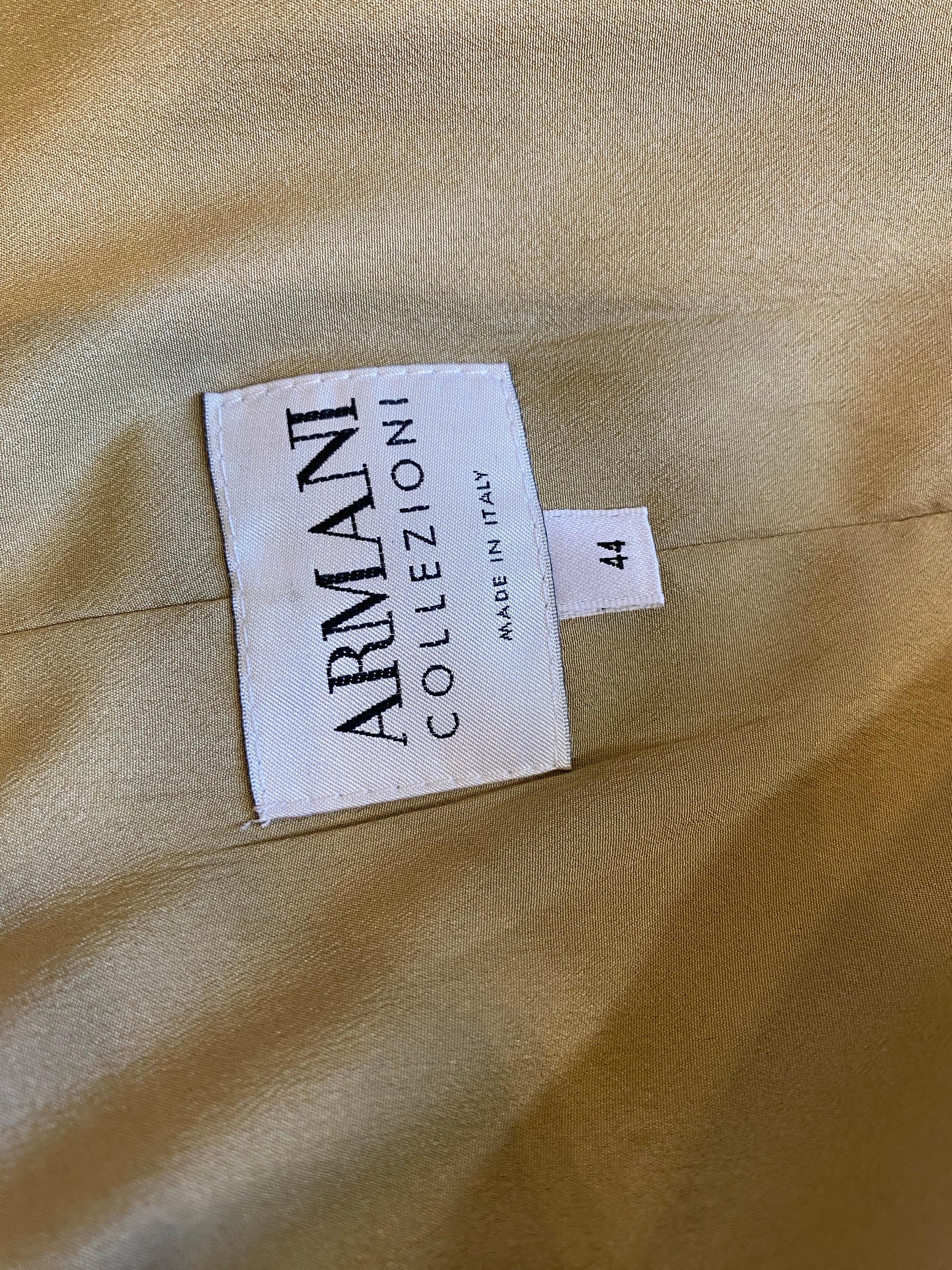 Giacca beige con dettagli delle collezioni Armani. in vendita 2
