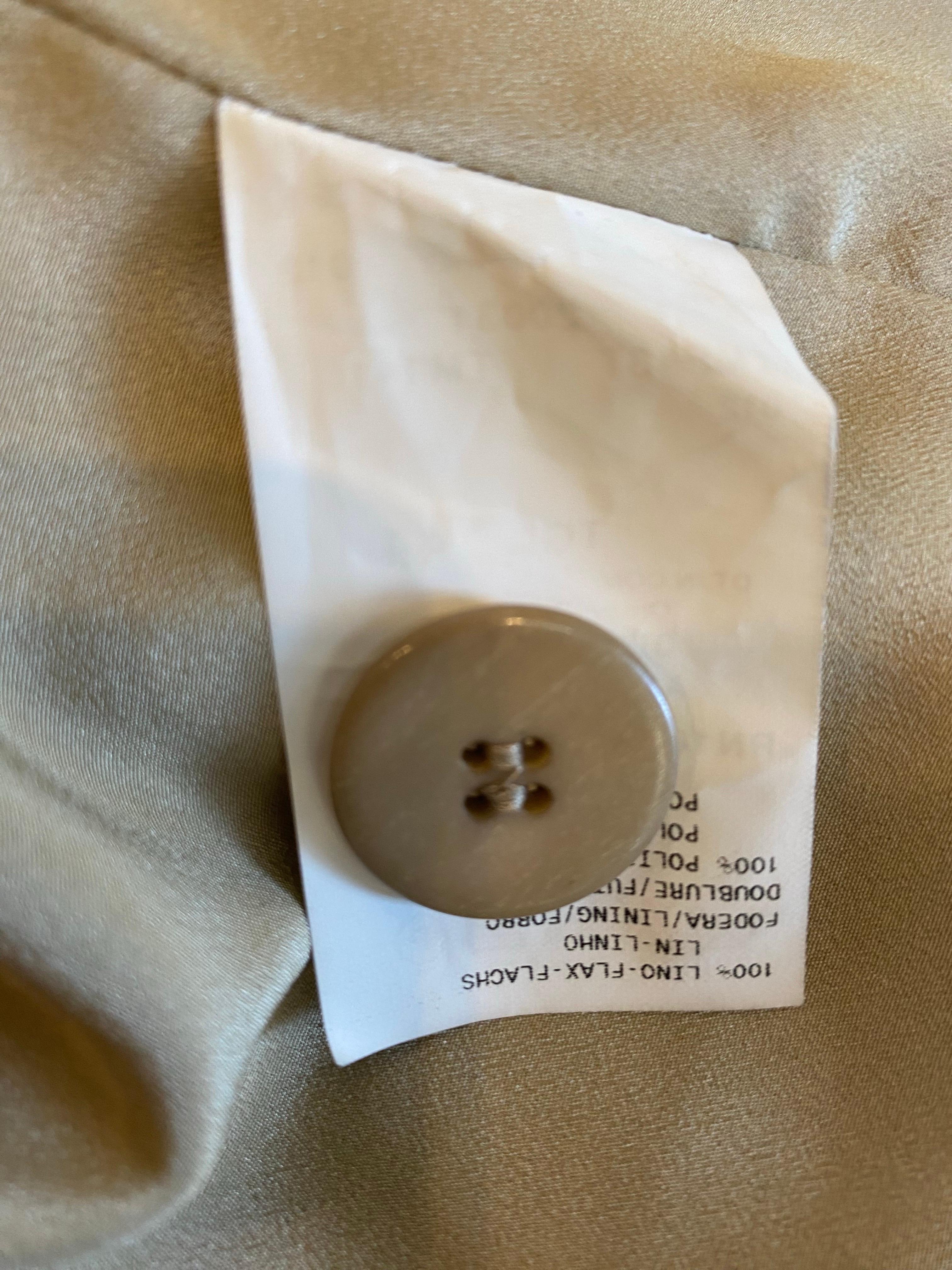 Giacca beige con dettagli delle collezioni Armani. in vendita 4