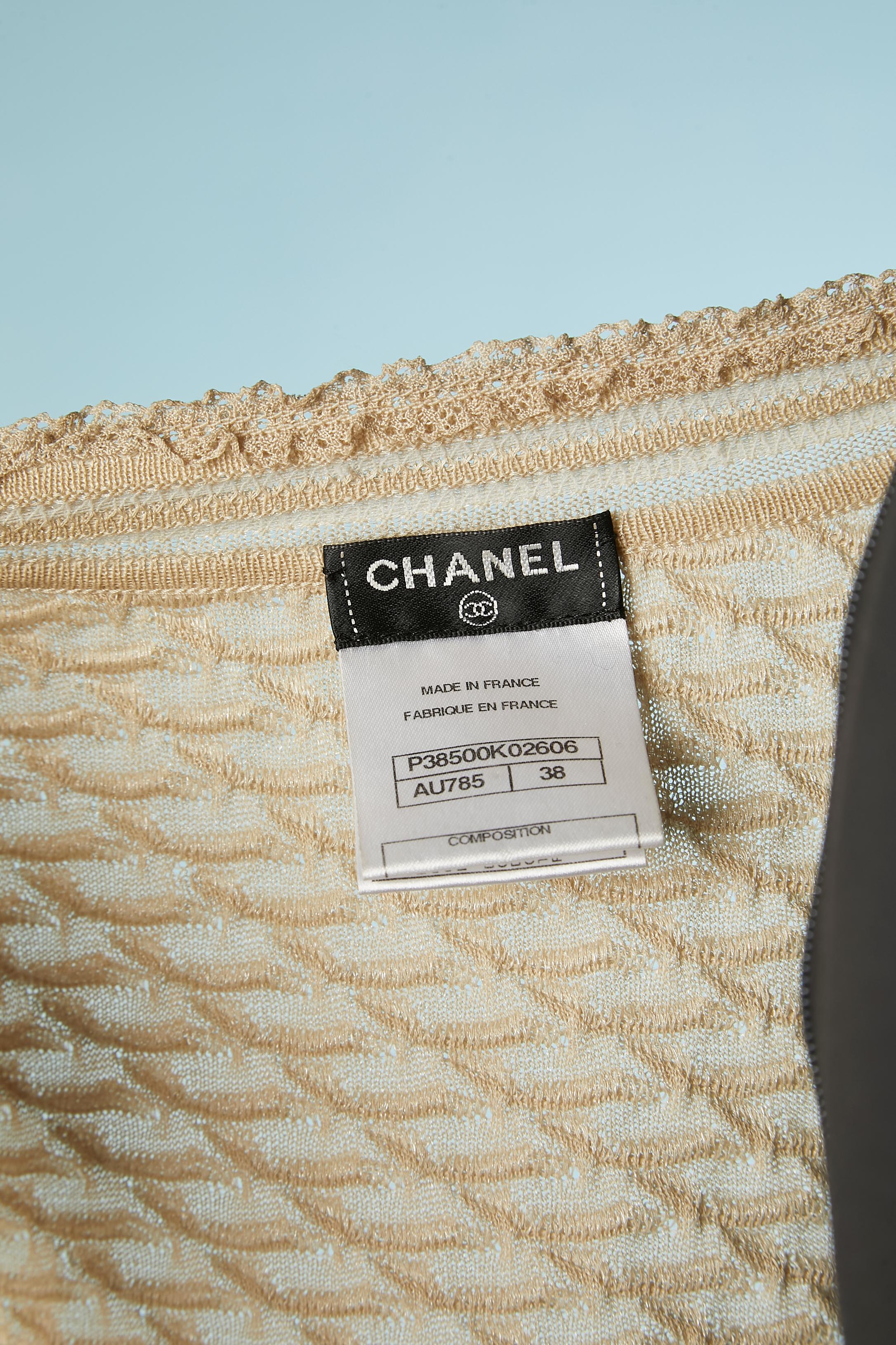 Beige Jacquard-Strickjacke mit Holzmarken-Knöpfen von Chanel  im Angebot 1