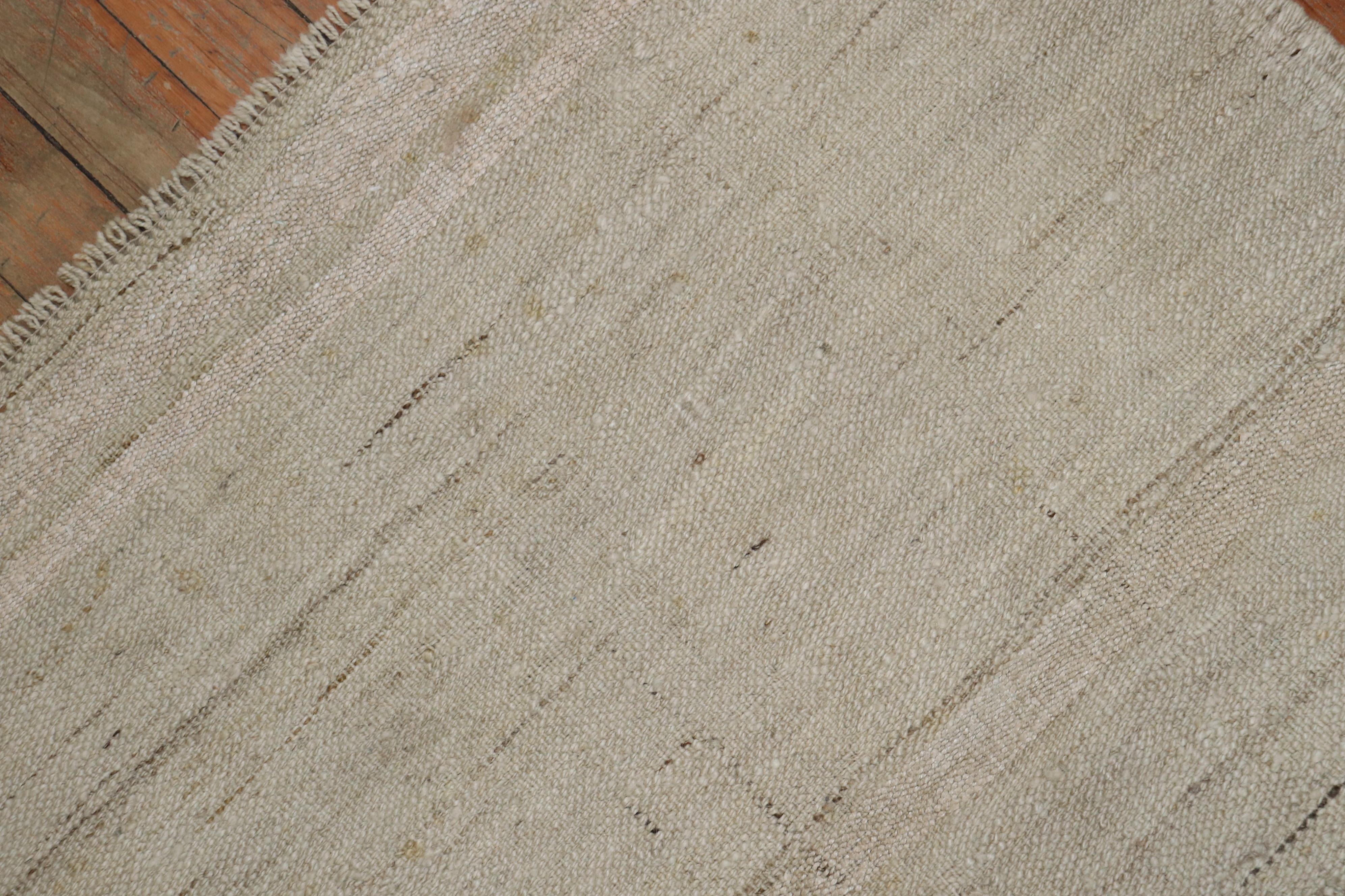 Beige Khaki 20th Century Thin Moroccan Flat-Weave In Good Condition For Sale In New York, NY