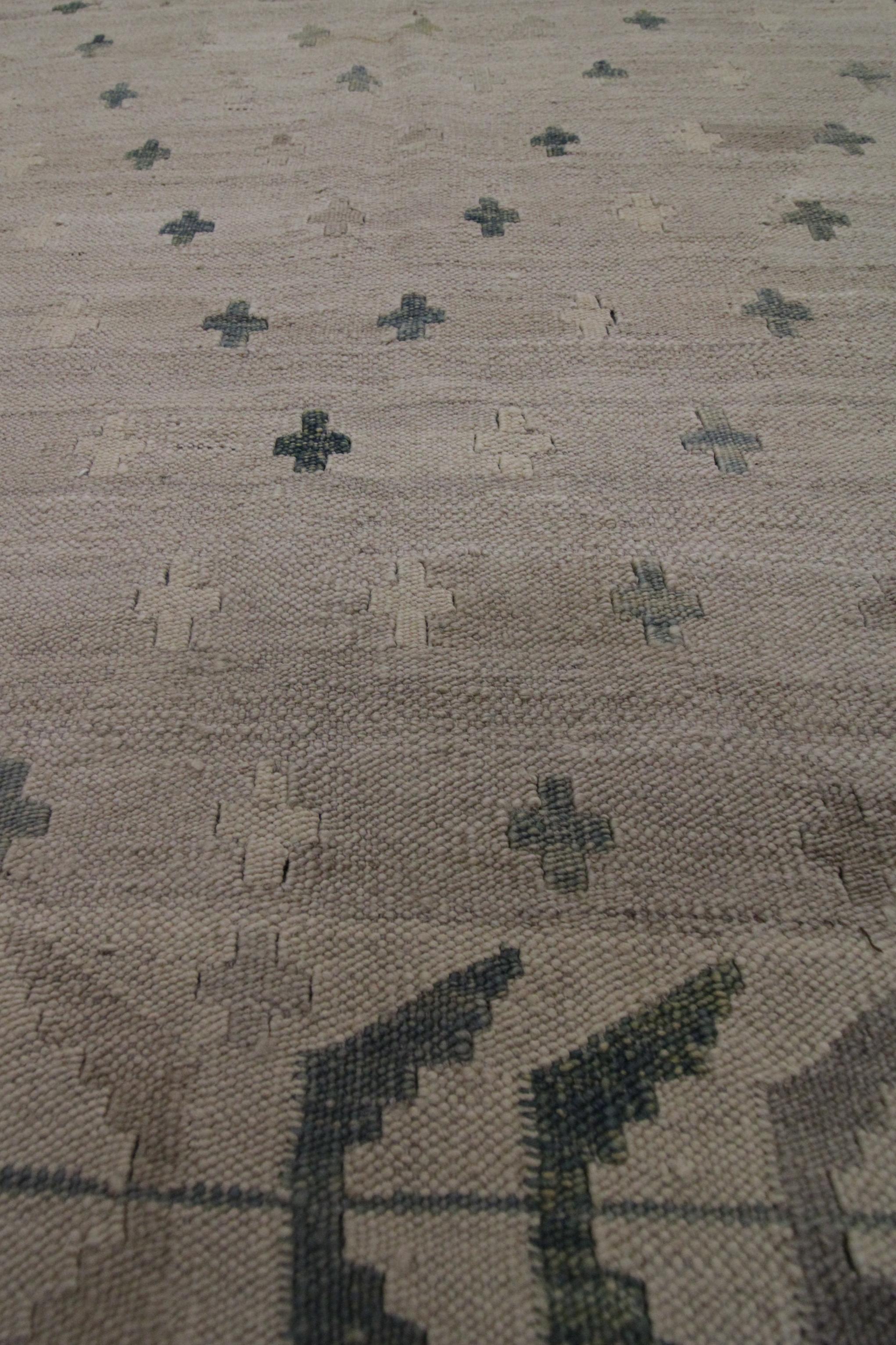 Beigefarbener Kilim-Teppich Traditioneller Teppich Kilim Skandinavischer Stil Brauner Wollteppich (Kelim) im Angebot