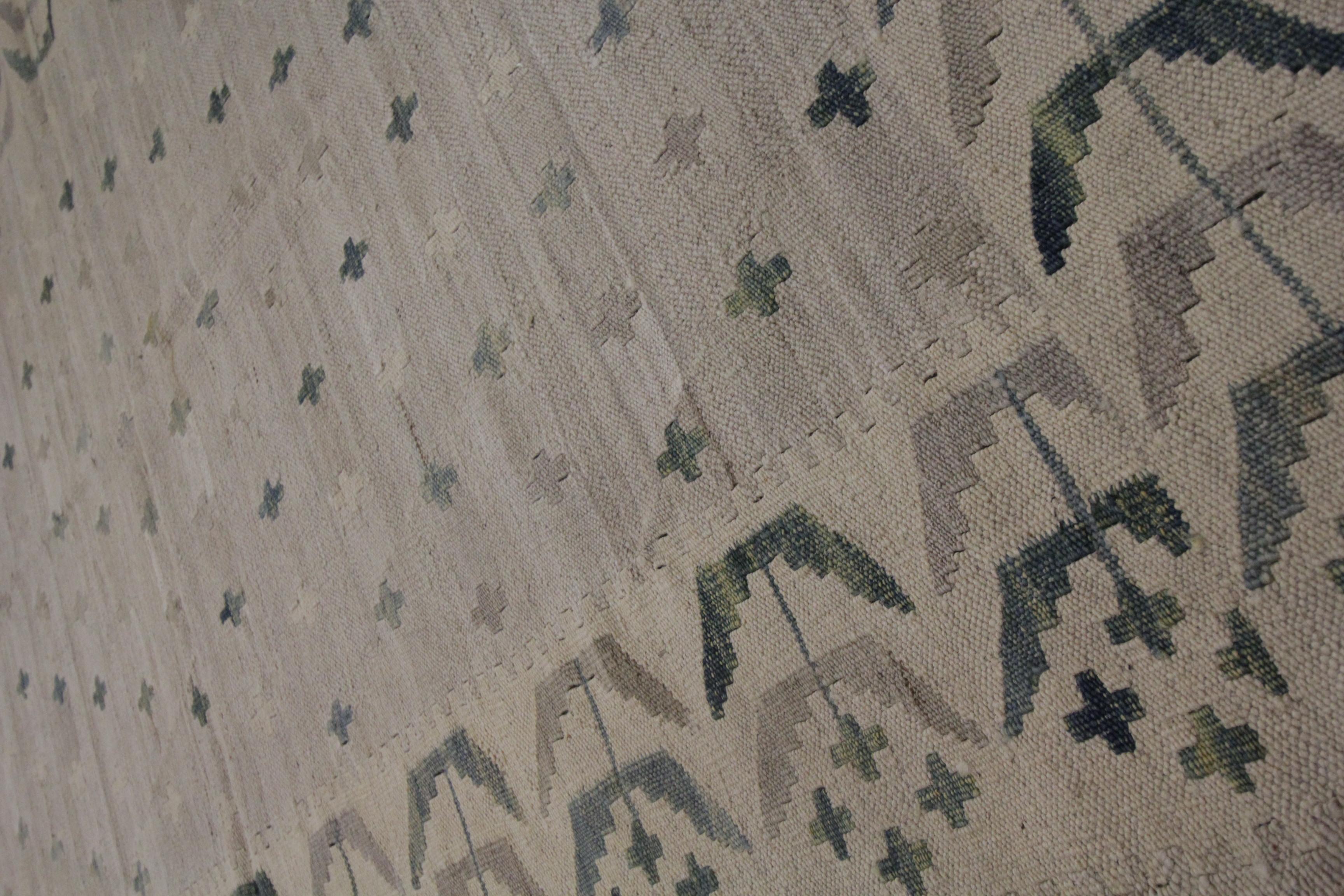 Beigefarbener Kilim-Teppich Traditioneller Teppich Kilim Skandinavischer Stil Brauner Wollteppich (Afghanisch) im Angebot