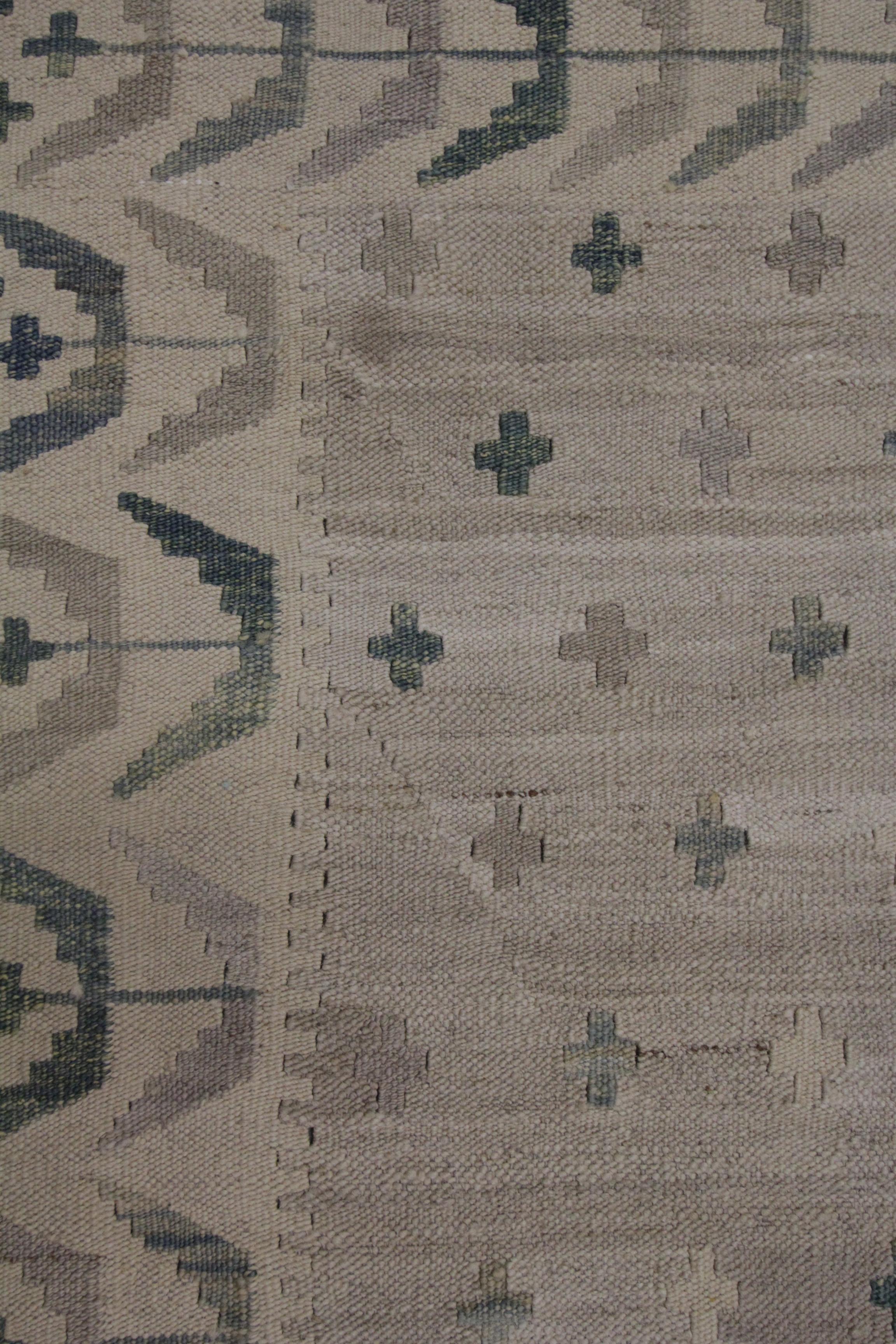 Beigefarbener Kilim-Teppich Traditioneller Teppich Kilim Skandinavischer Stil Brauner Wollteppich (Handgeknüpft) im Angebot