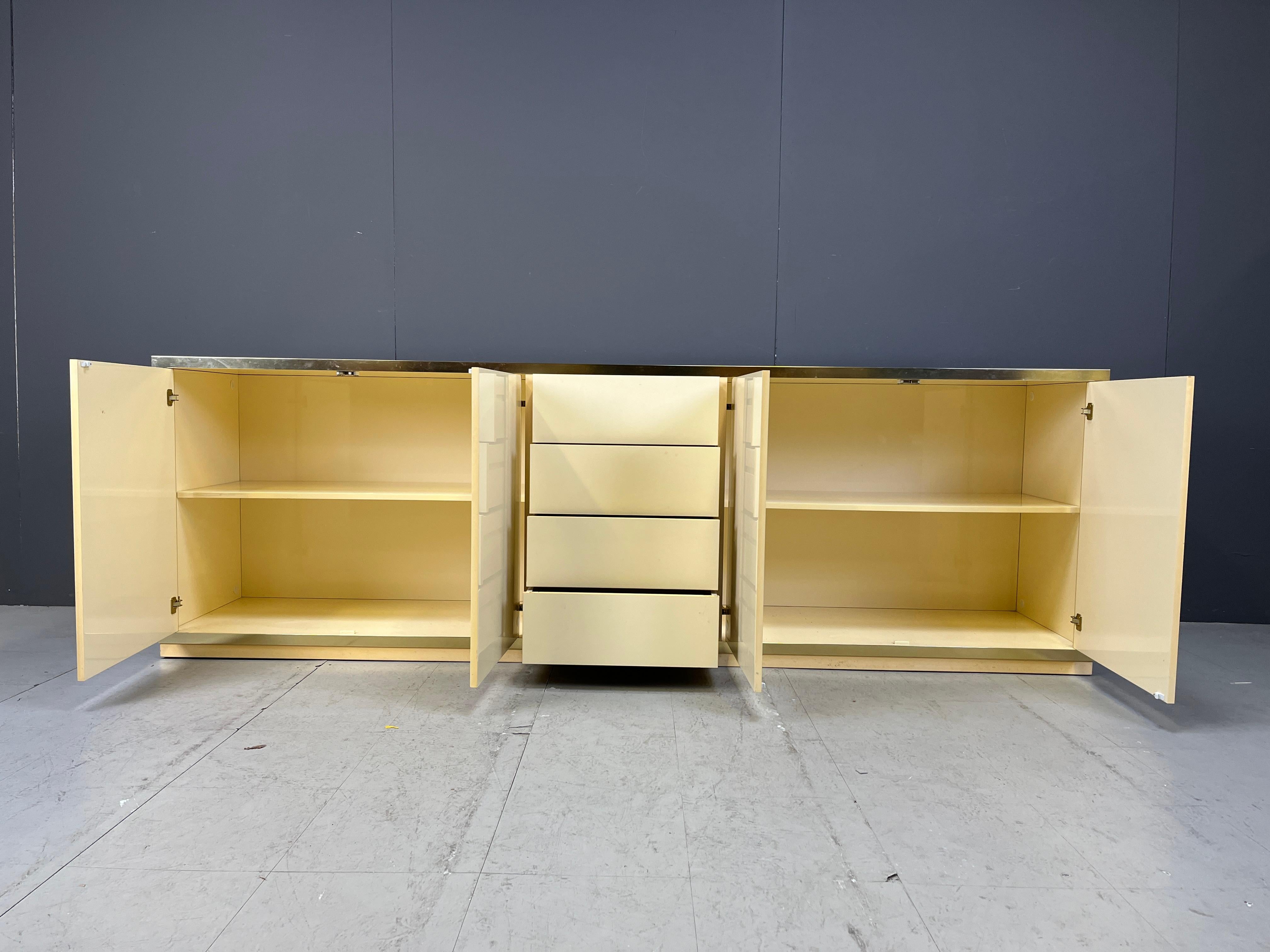 Crédence beige à la manière de Jean Claude Mahey, 1970 en vente 5