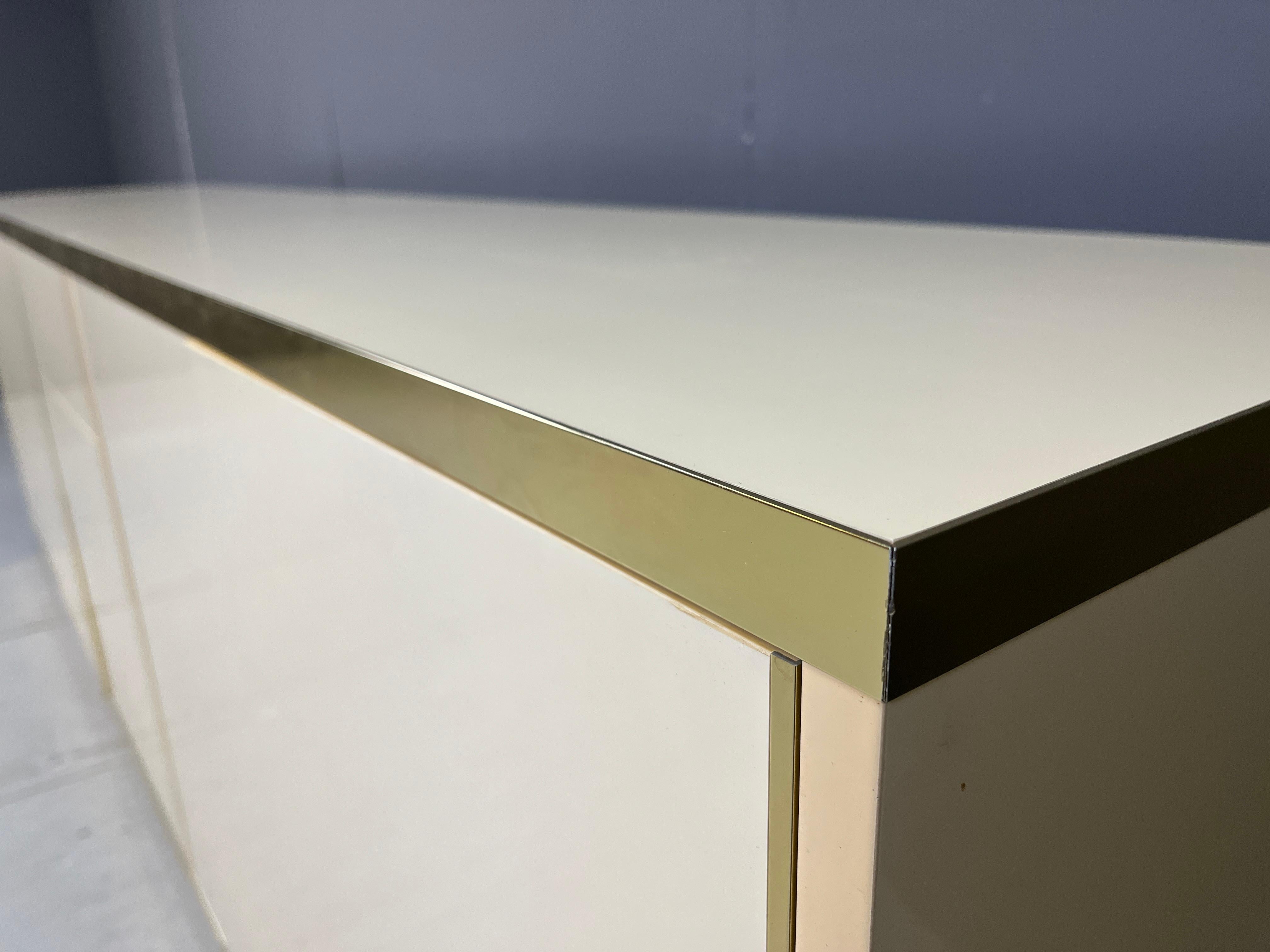 Crédence beige à la manière de Jean Claude Mahey, 1970 en vente 1