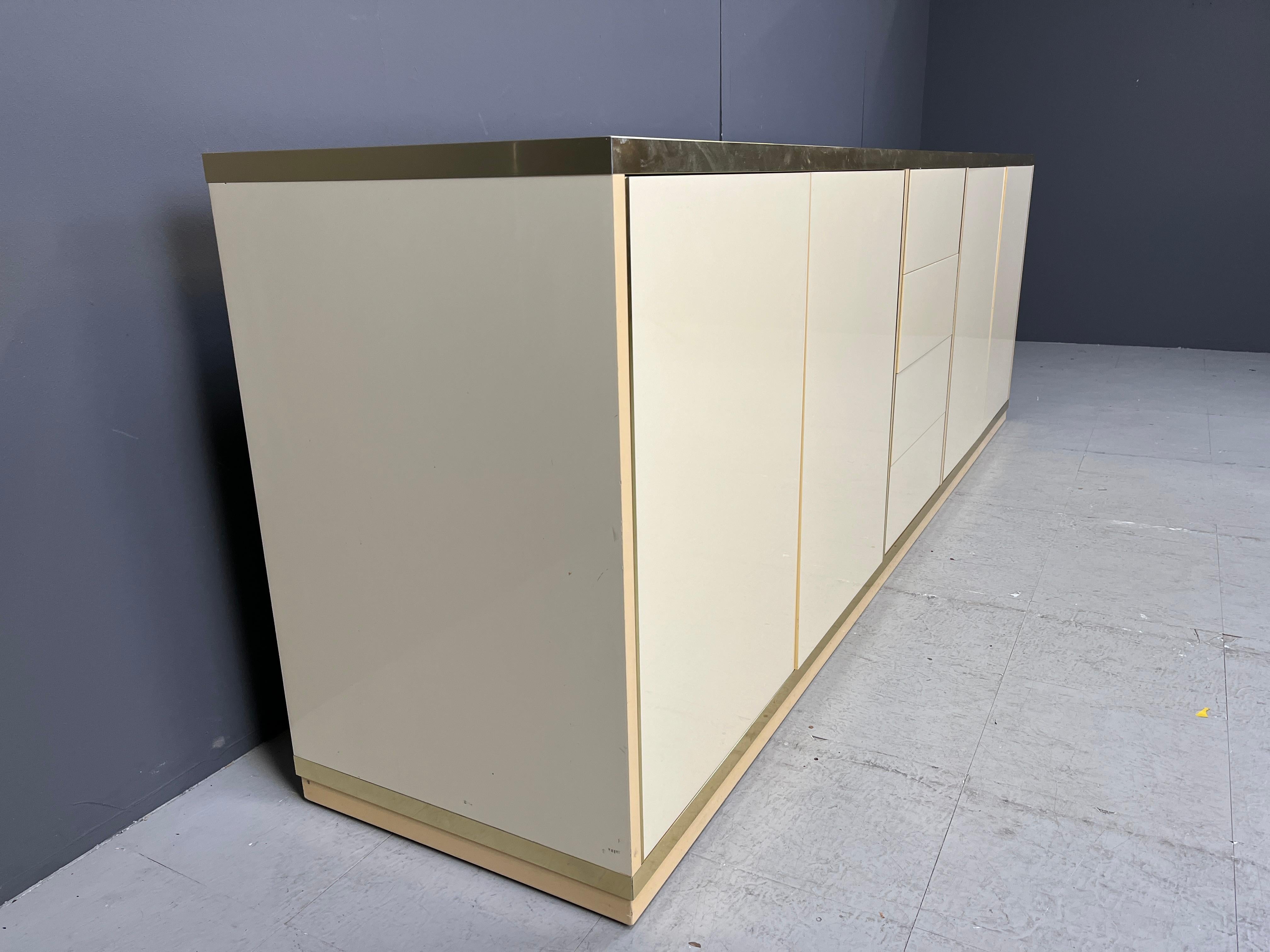 Crédence beige à la manière de Jean Claude Mahey, 1970 en vente 2