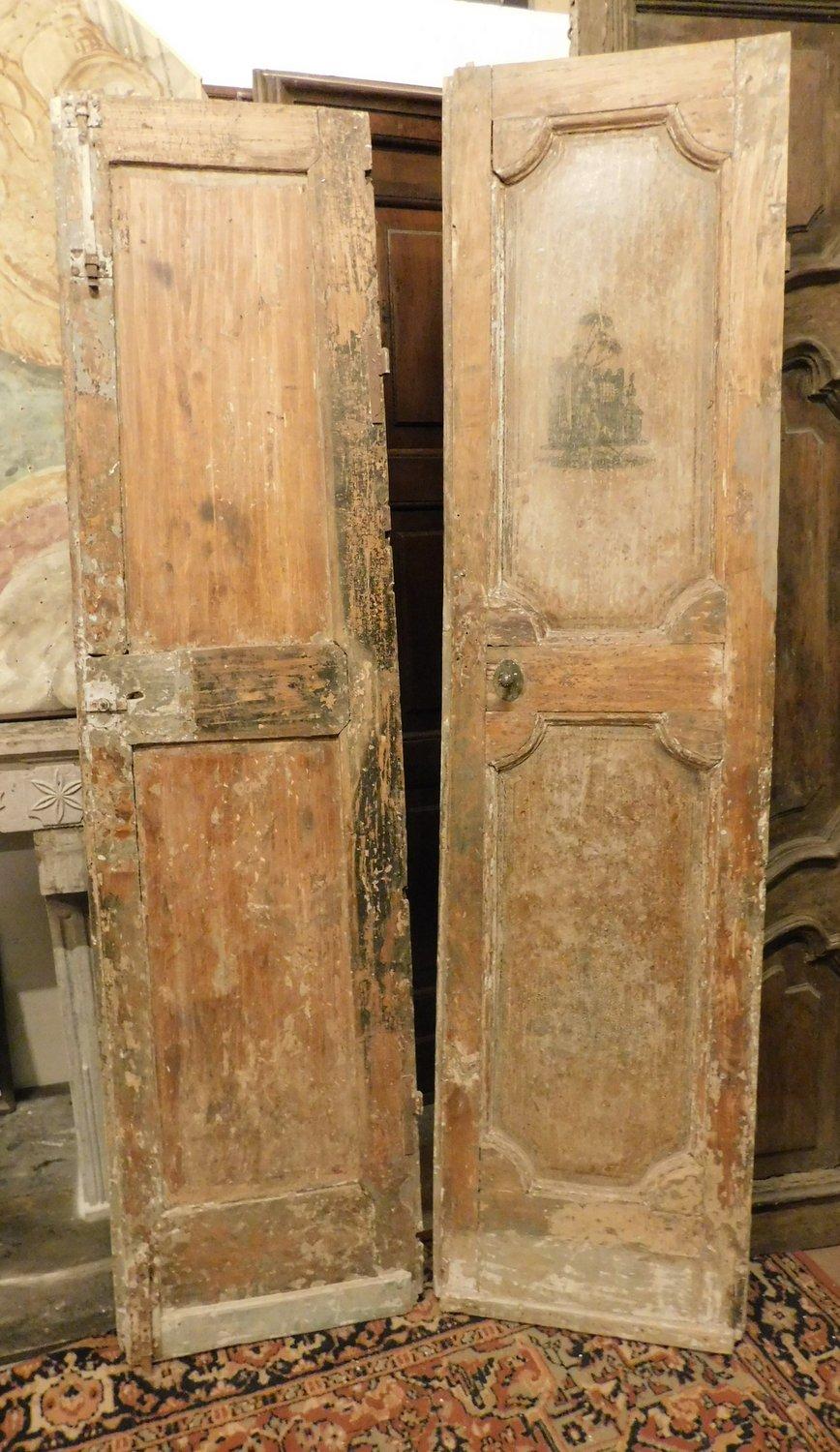 Beige Lacquered Double Door with Sculptures Painted, Italy In Good Condition For Sale In Cuneo, Italy (CN)