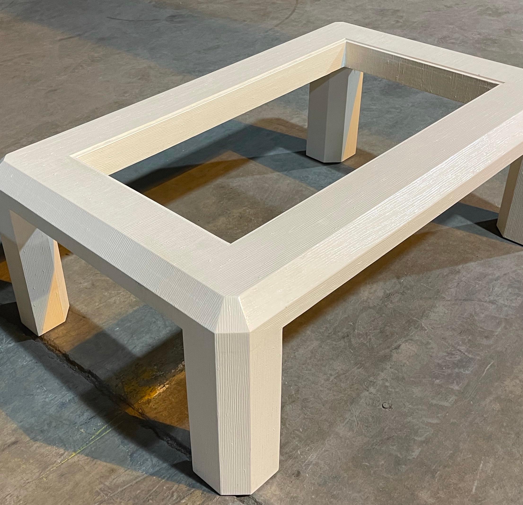 Table basse rectangulaire en verre biseauté laqué blanc beige Rafia MINT !