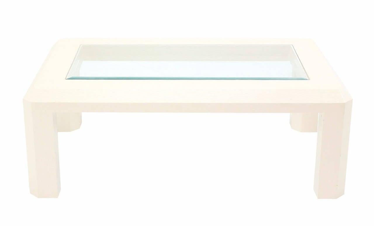 Table basse rectangulaire Rafia laquée beige et texturée en toile de gazon en vente 1