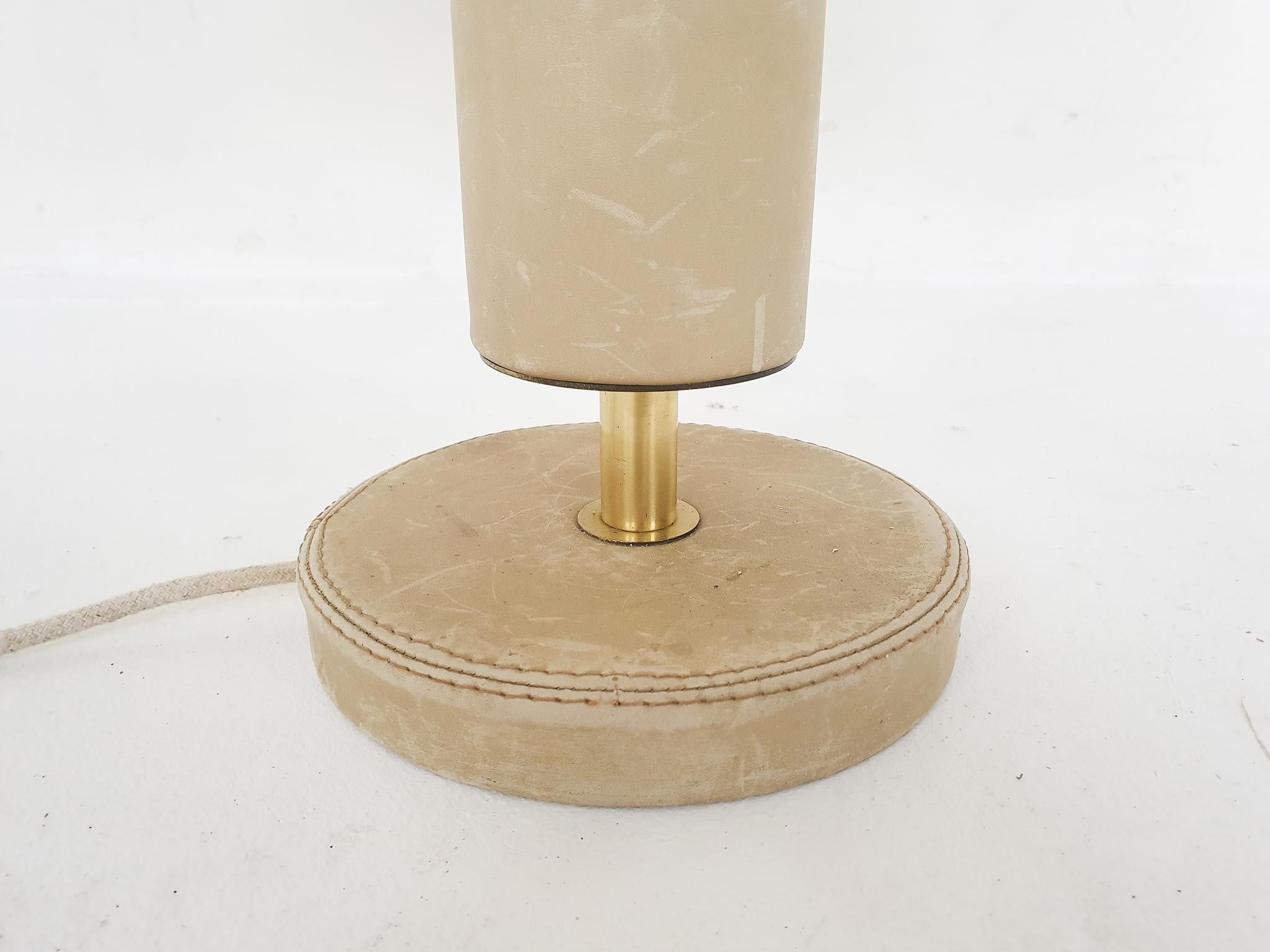 Beige Leather and Brass Table Lamp, Attrbuted Jaques Adnet, France, 1960s In Good Condition In Amsterdam, NL