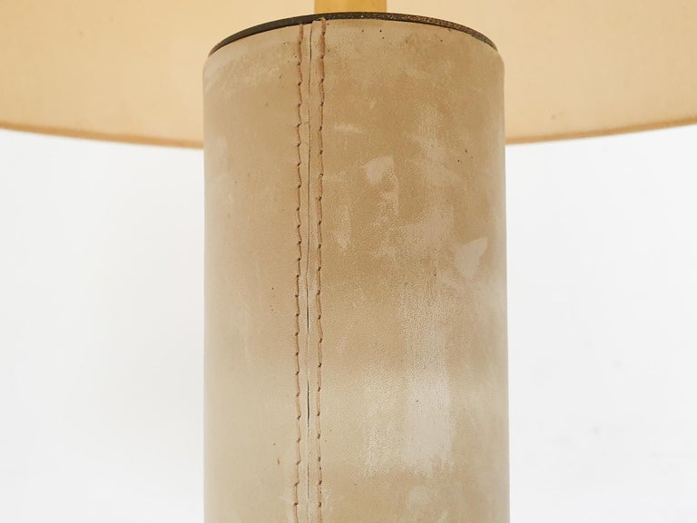 Beige Leather and Brass Table Lamp, Attrbuted Jaques Adnet, France, 1960s For Sale 2