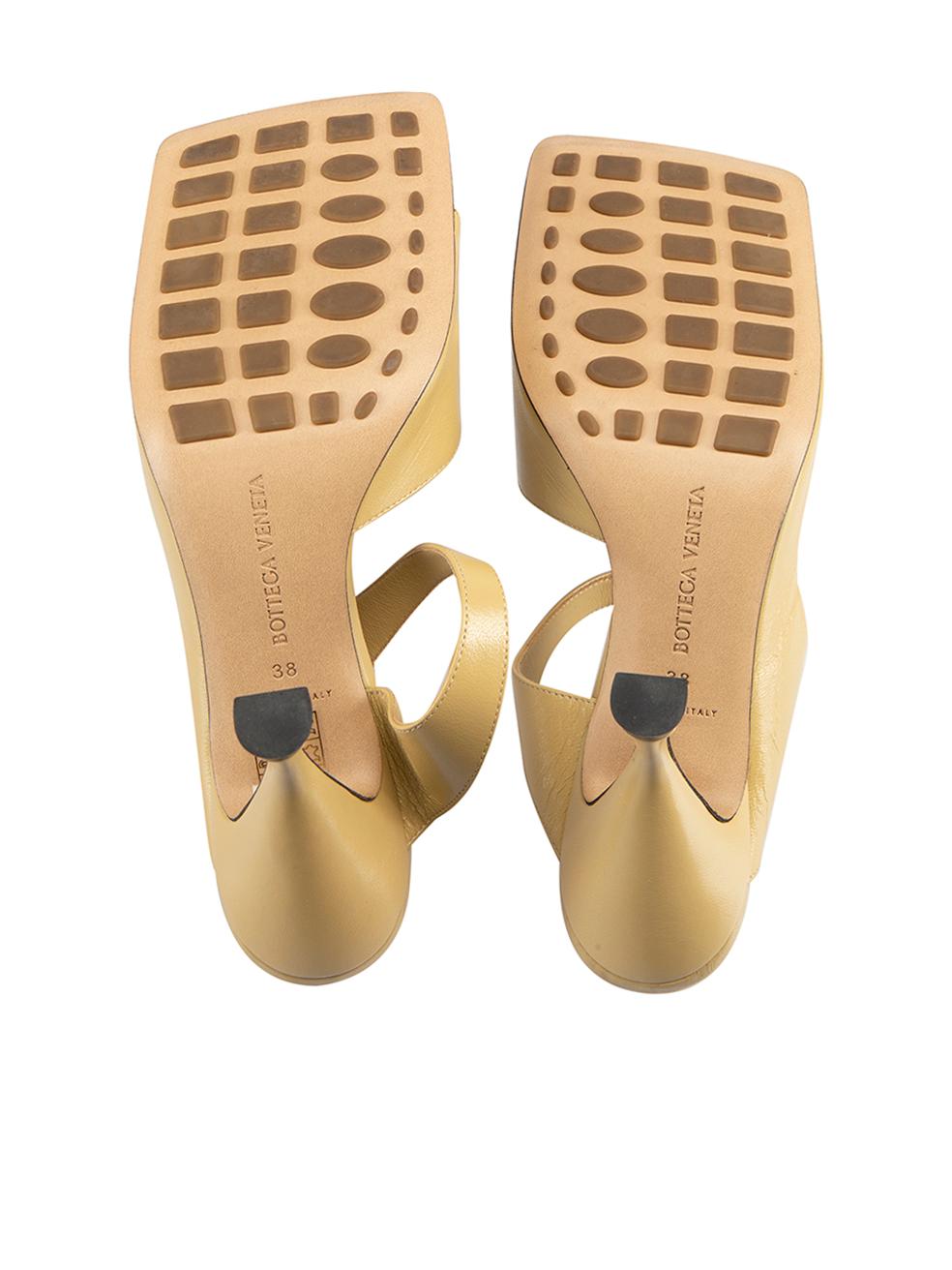 Women's Bottega Veneta Beige Leather Crunch Lux Square Toe Sandals Size IT 38 For Sale