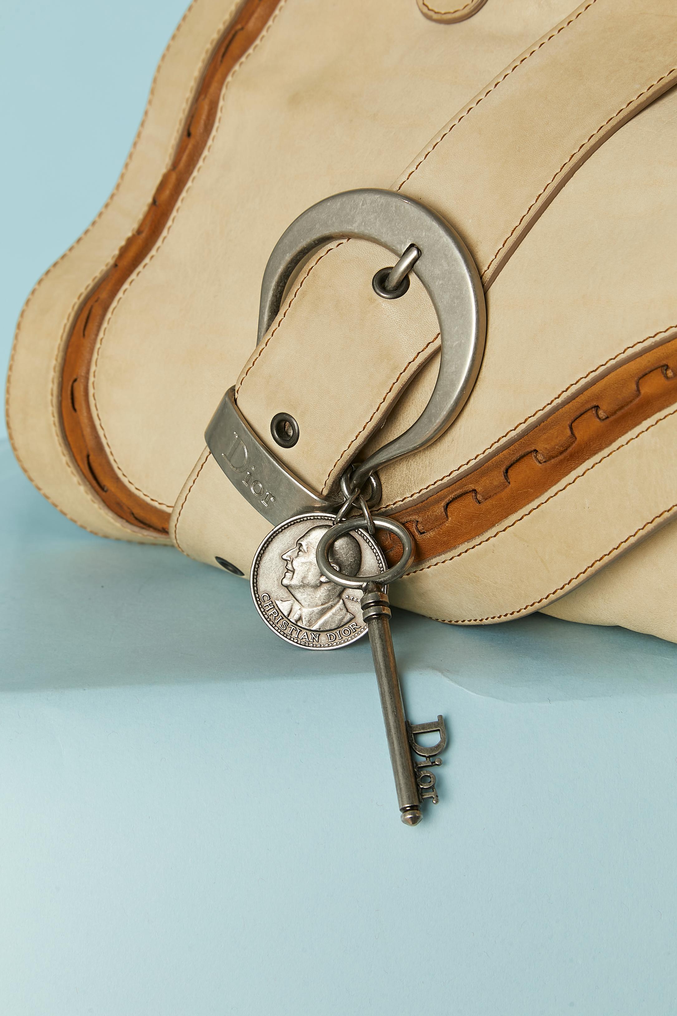 Sac à poignée en cuir beige 