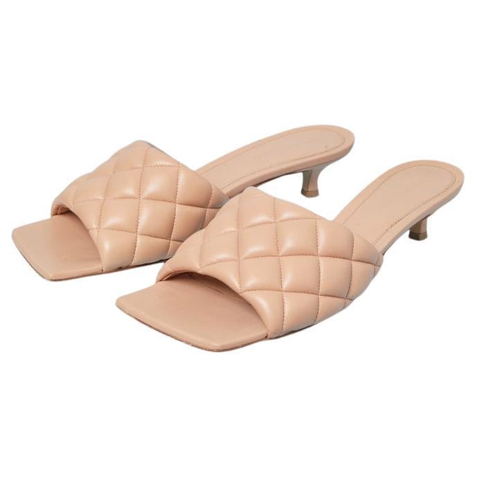 Gesteppte Pantoletten aus beigem Leder BOTTEGA VENETA