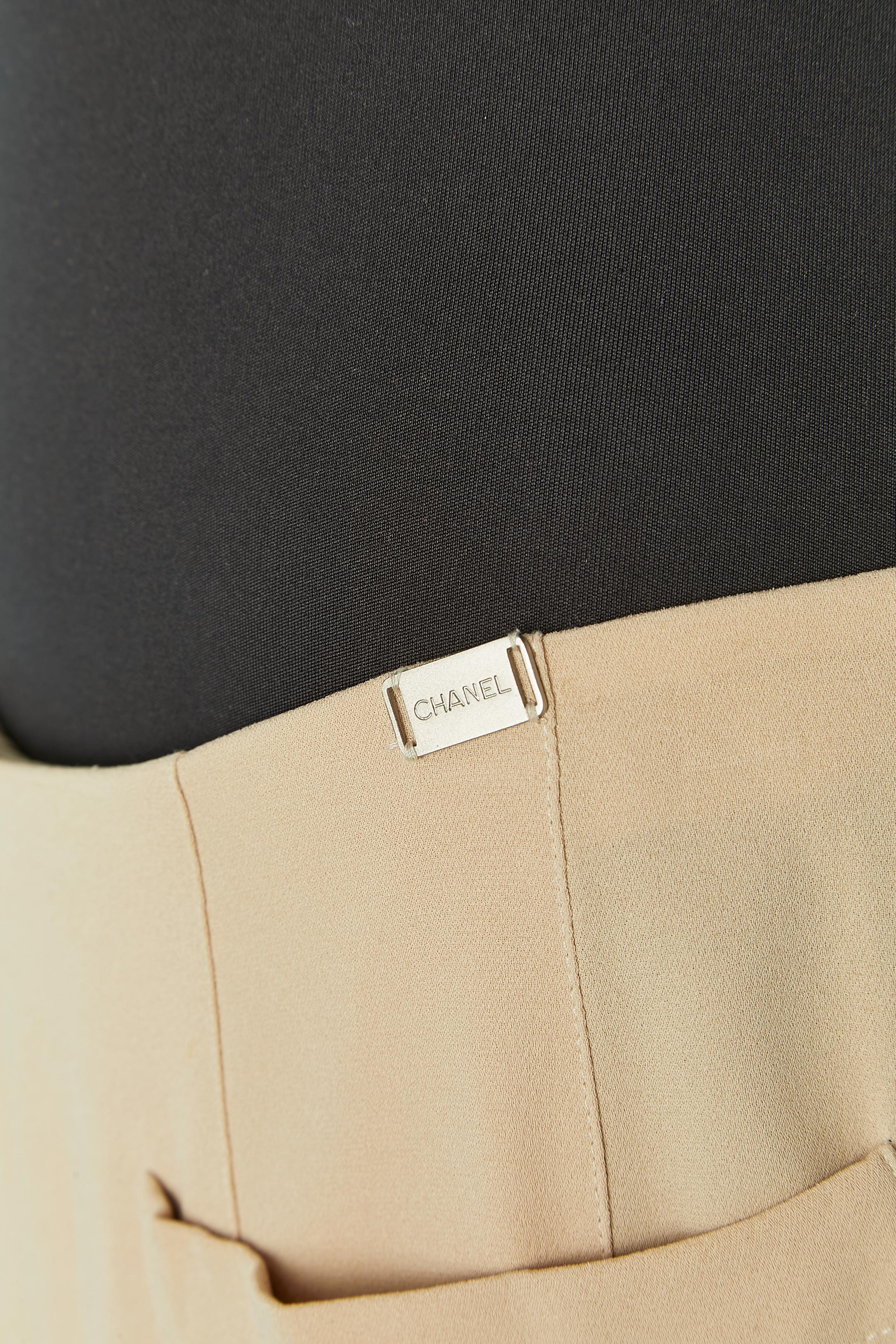Beigefarbener langer Faltenrock CHANEL Damen im Angebot