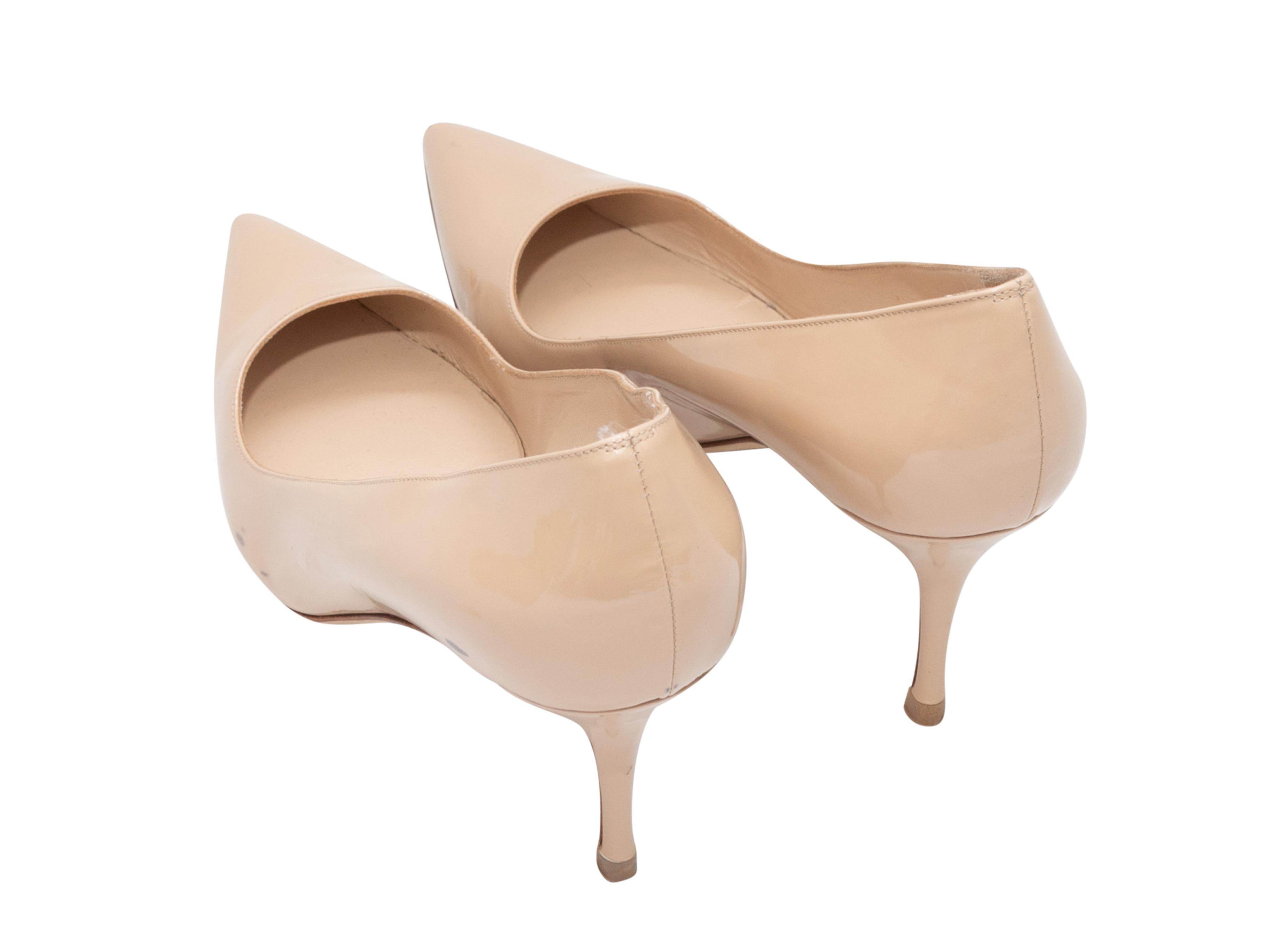 Beige Manolo Blahnik Patent Pointed-Toe Pumps Size 38.5 In Good Condition For Sale In New York, NY