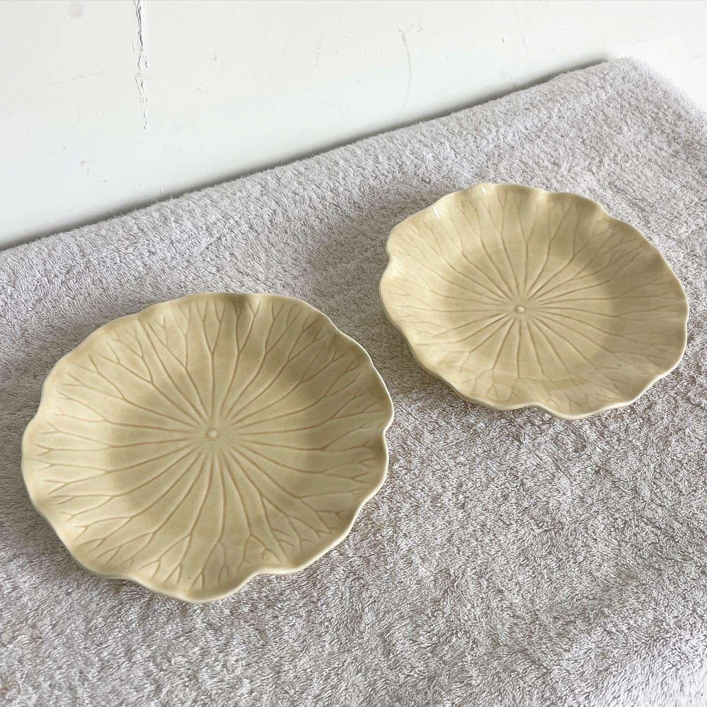 Exceptional pair of vintage beige Metlox Poppytrail Lotus plates. Elevate your table settings with their timeless beauty and charm.

Exceptional pair of vintage beige Metlox Poppytrail Lotus plates
Elevate your table settings with their timeless