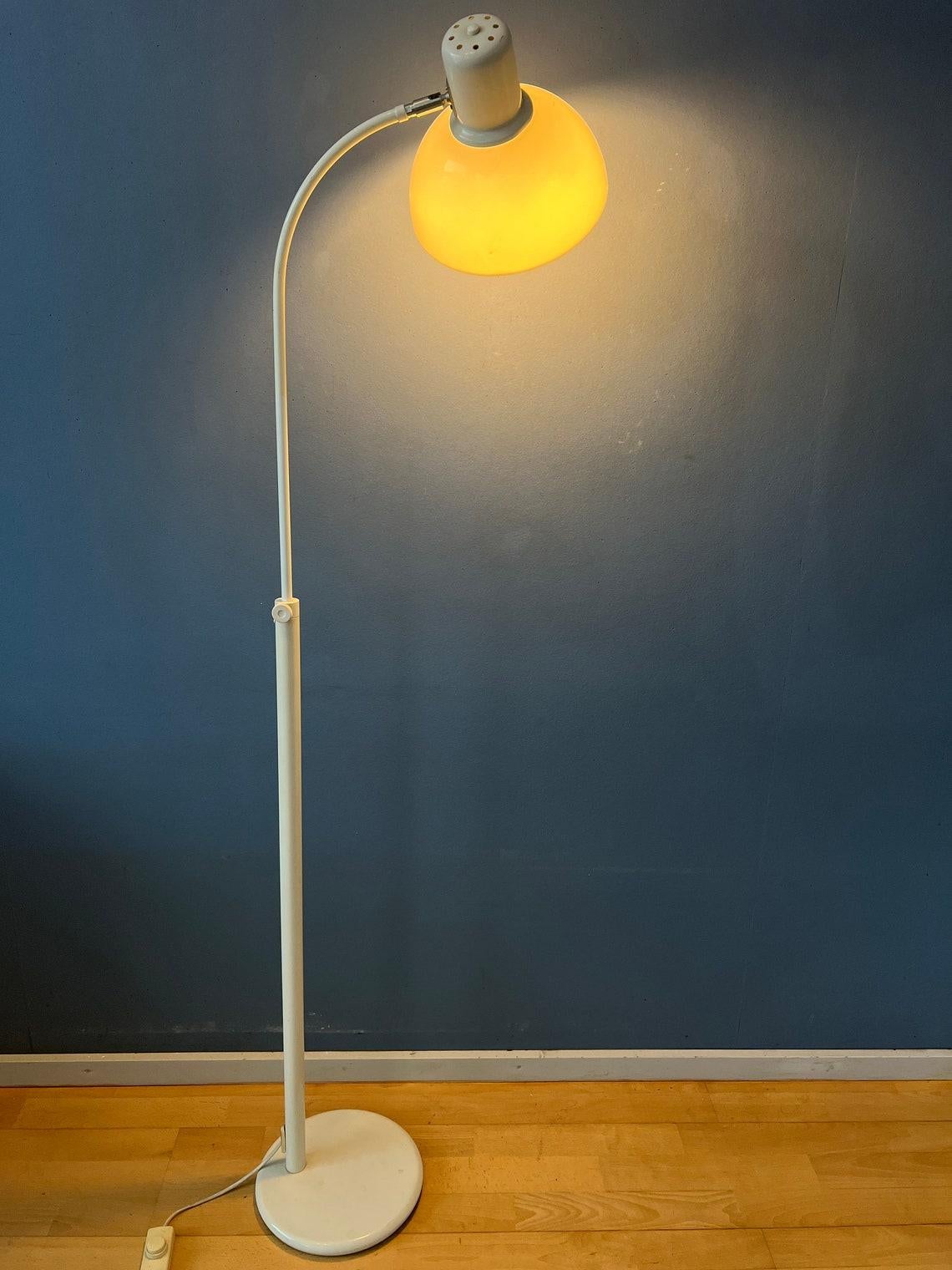 Adjustable white space age floor lamp with plexiglass shade. The lamp can easily be adjusted in height with the knob in the middle of the pole. Also the shade itself can be adjusted. This allows you to direct the light precisely where you need it,